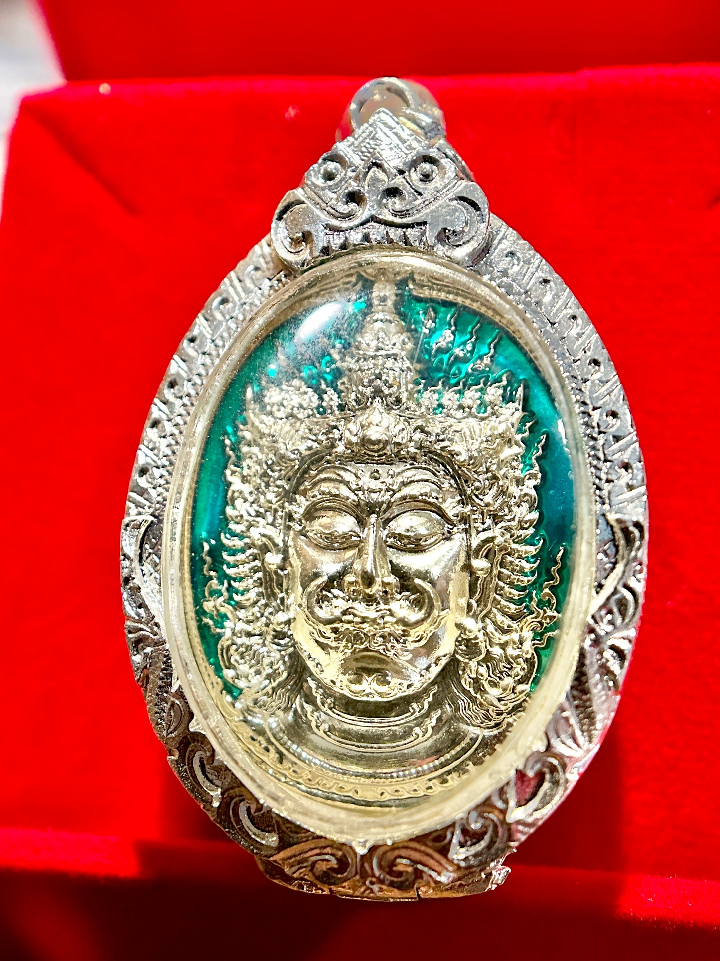 Emerald Steel Tao Wessuwan & Rahu