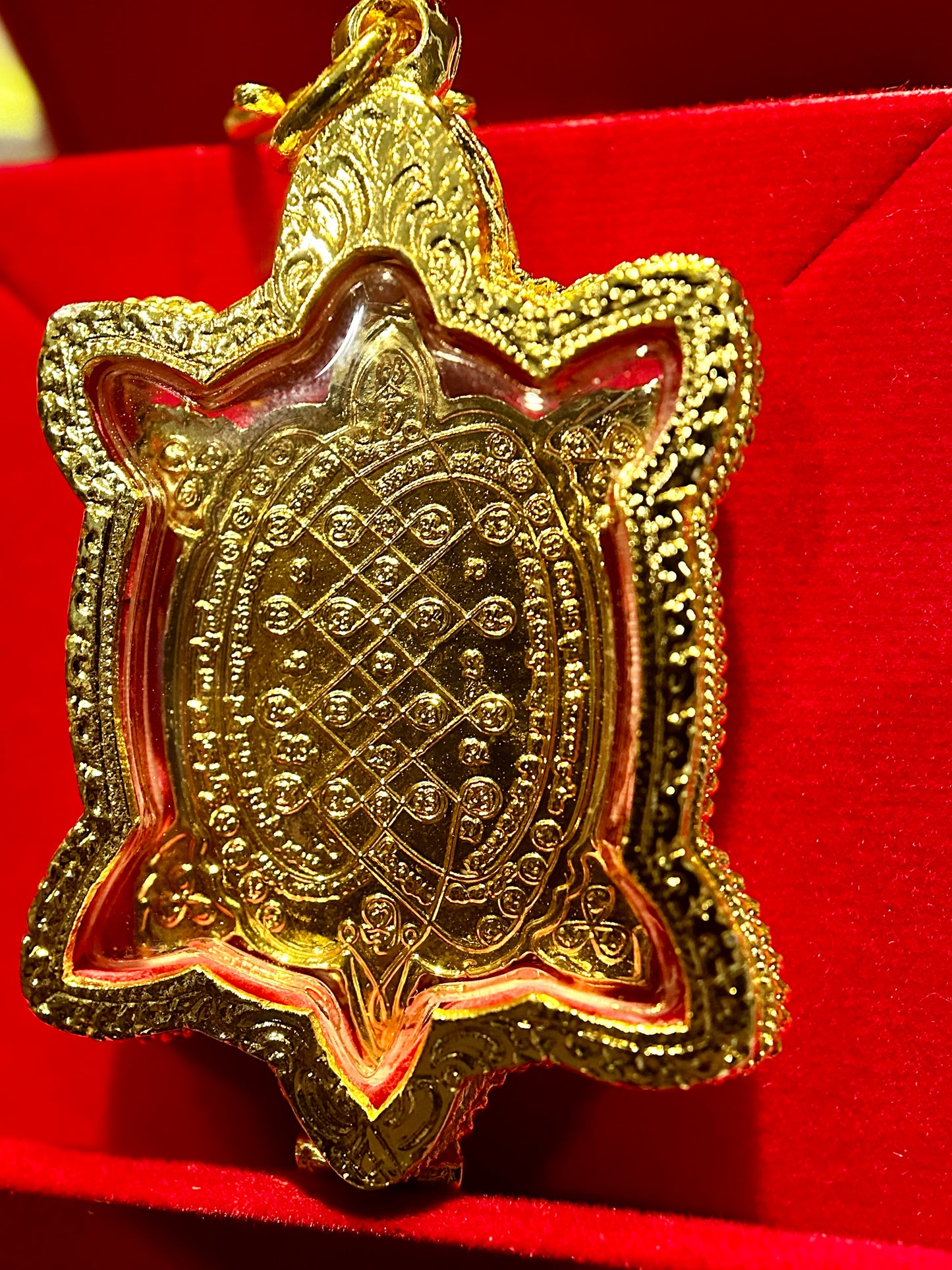 Turtle-Shaped Tao Wessuwan (Red/Gold)