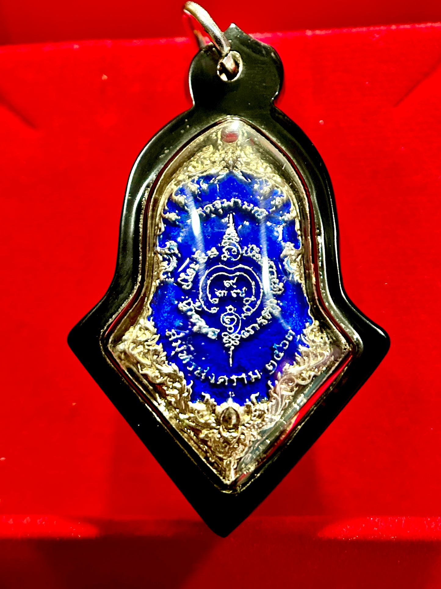 Tao Wessuwan Sapphire & Gold Power