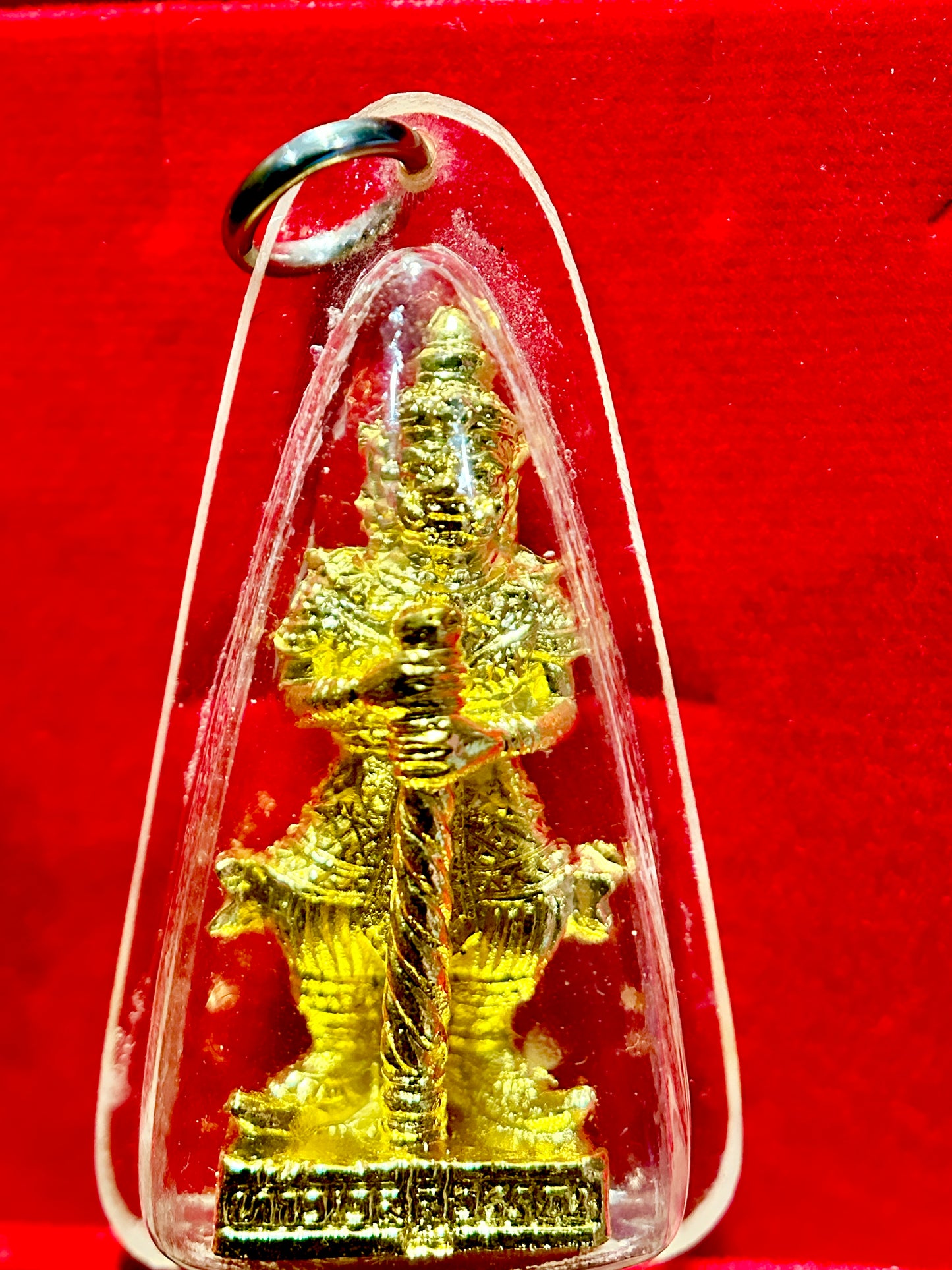 Tao Wessuwan Statue Gold