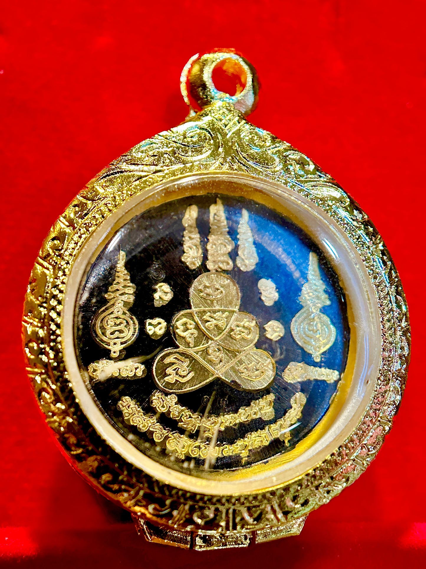 Obsidian Skull of Impermanence (Gold Accents)