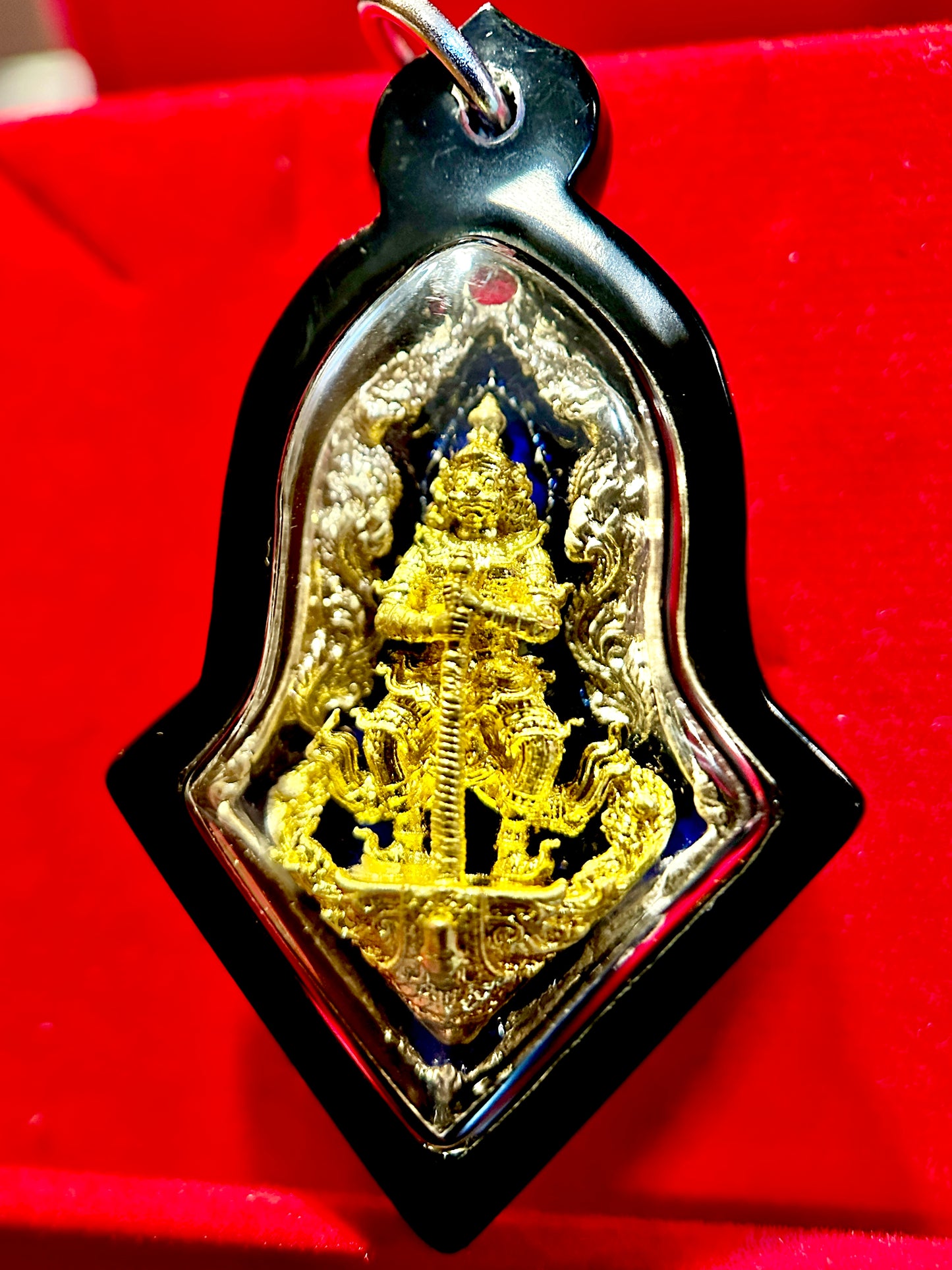 Tao Wessuwan Sapphire & Gold Power