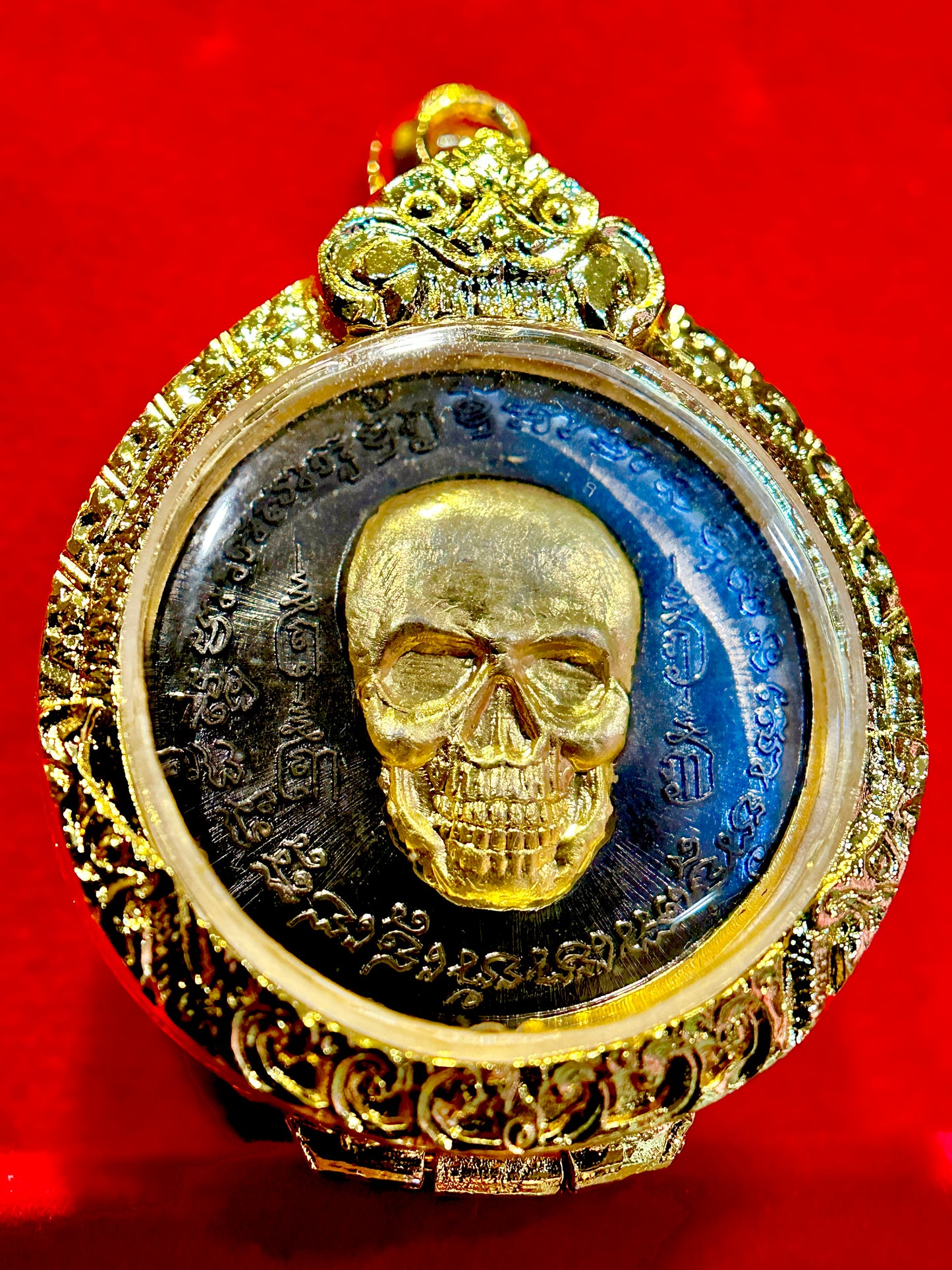 Obsidian Skull of Impermanence (Gold Accents)