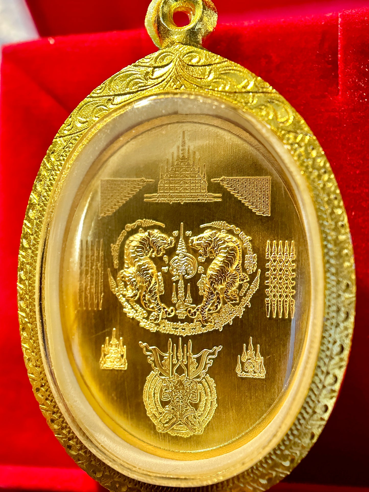 Nai Khanom Tom Signature Amulet (GOLD) – Gold Case
