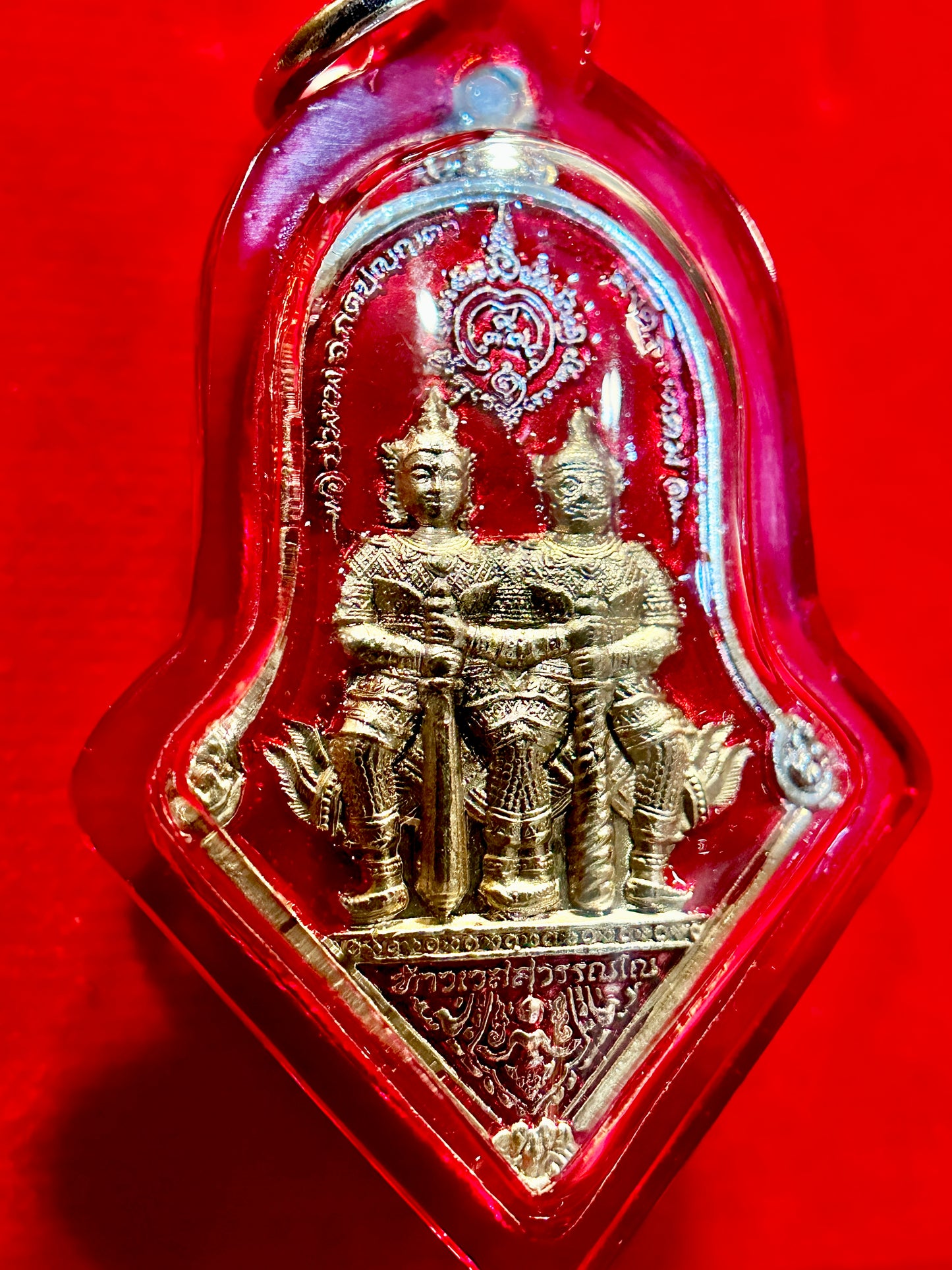 Twin Tao Wessuwan (Red/Gold)