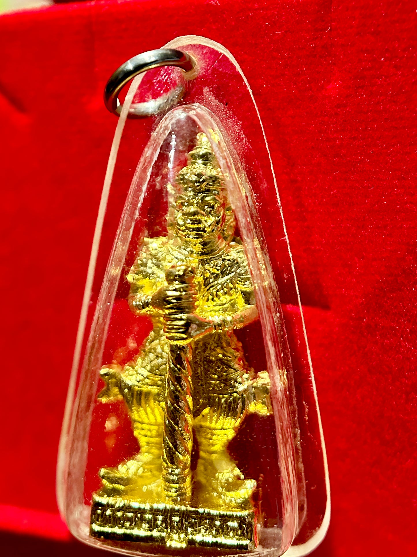 Tao Wessuwan Statue Gold