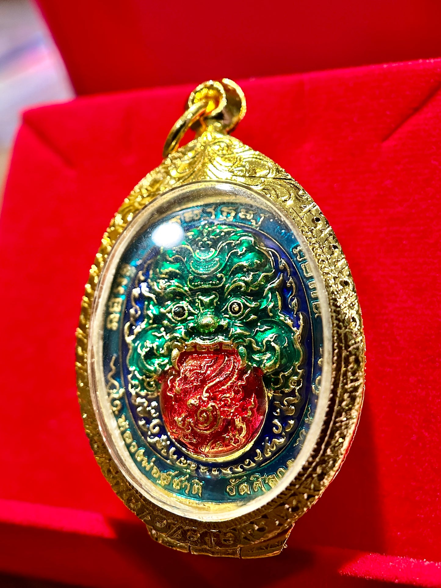 Golden Tao Wessuwan & Phra Rahu (Sapphire Flame)
