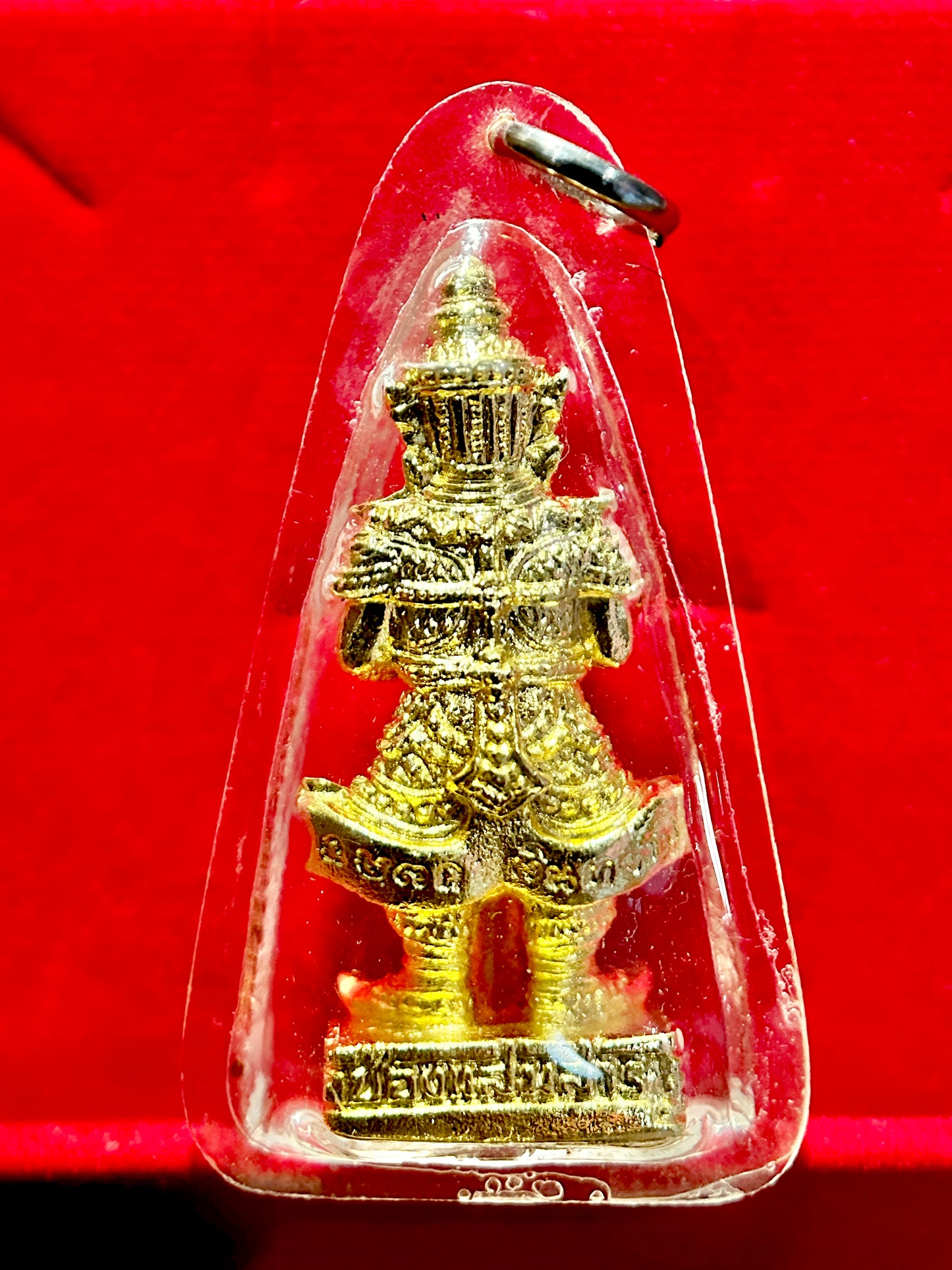 Tao Wessuwan Statue Gold