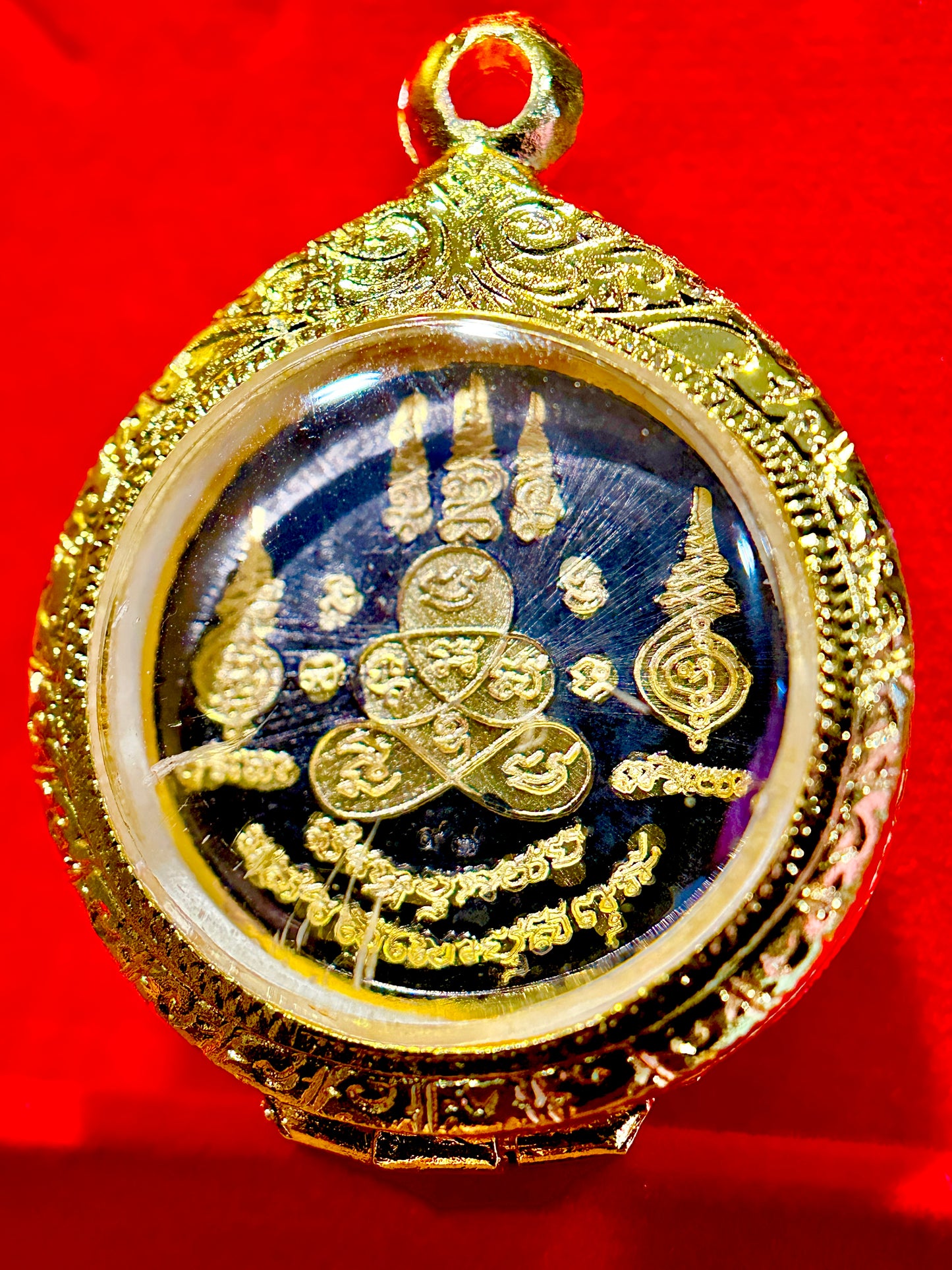 Obsidian Skull of Impermanence (Gold Accents)