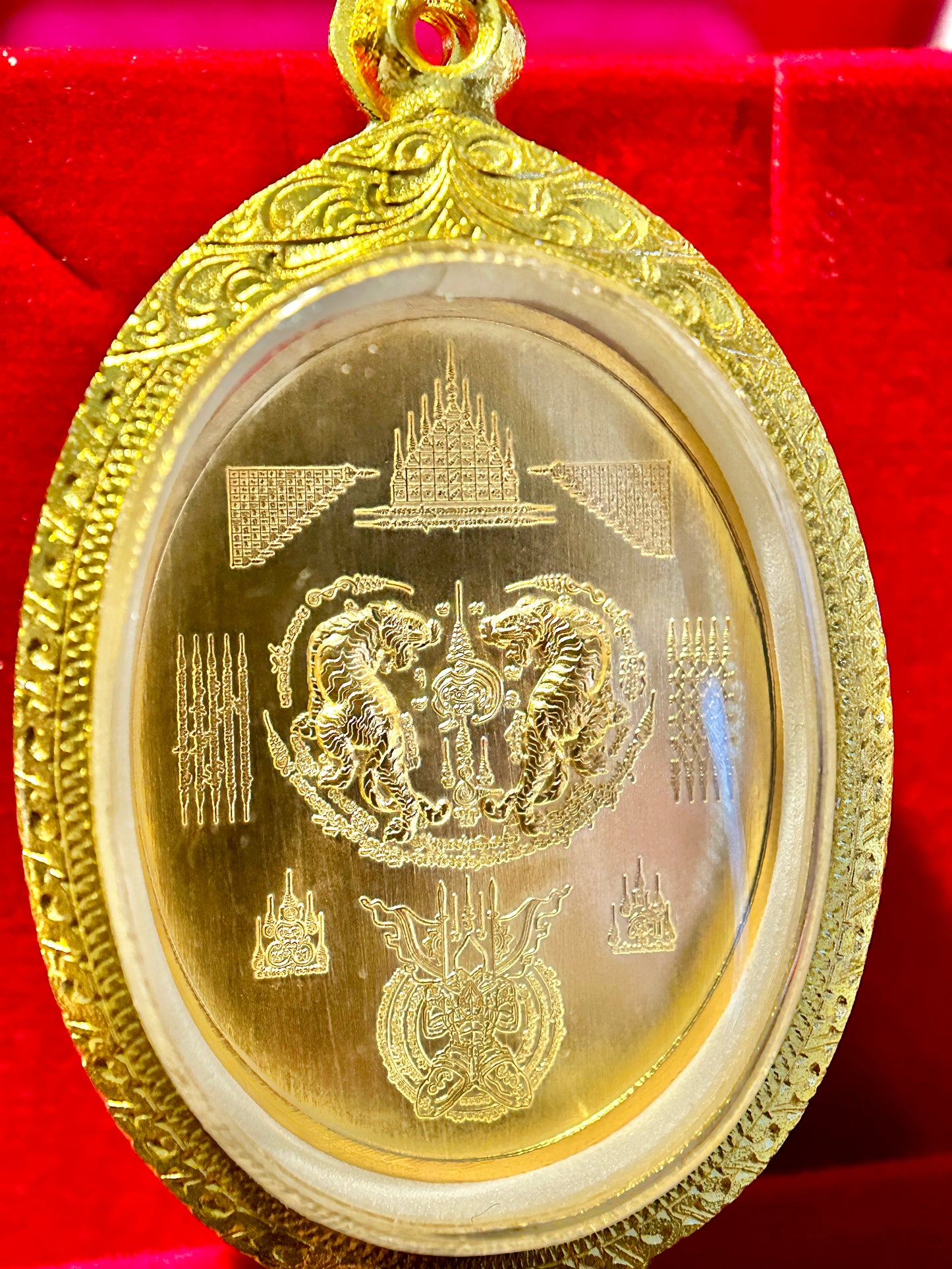 Nai Khanom Tom Signature Amulet (GOLD) – Gold Case