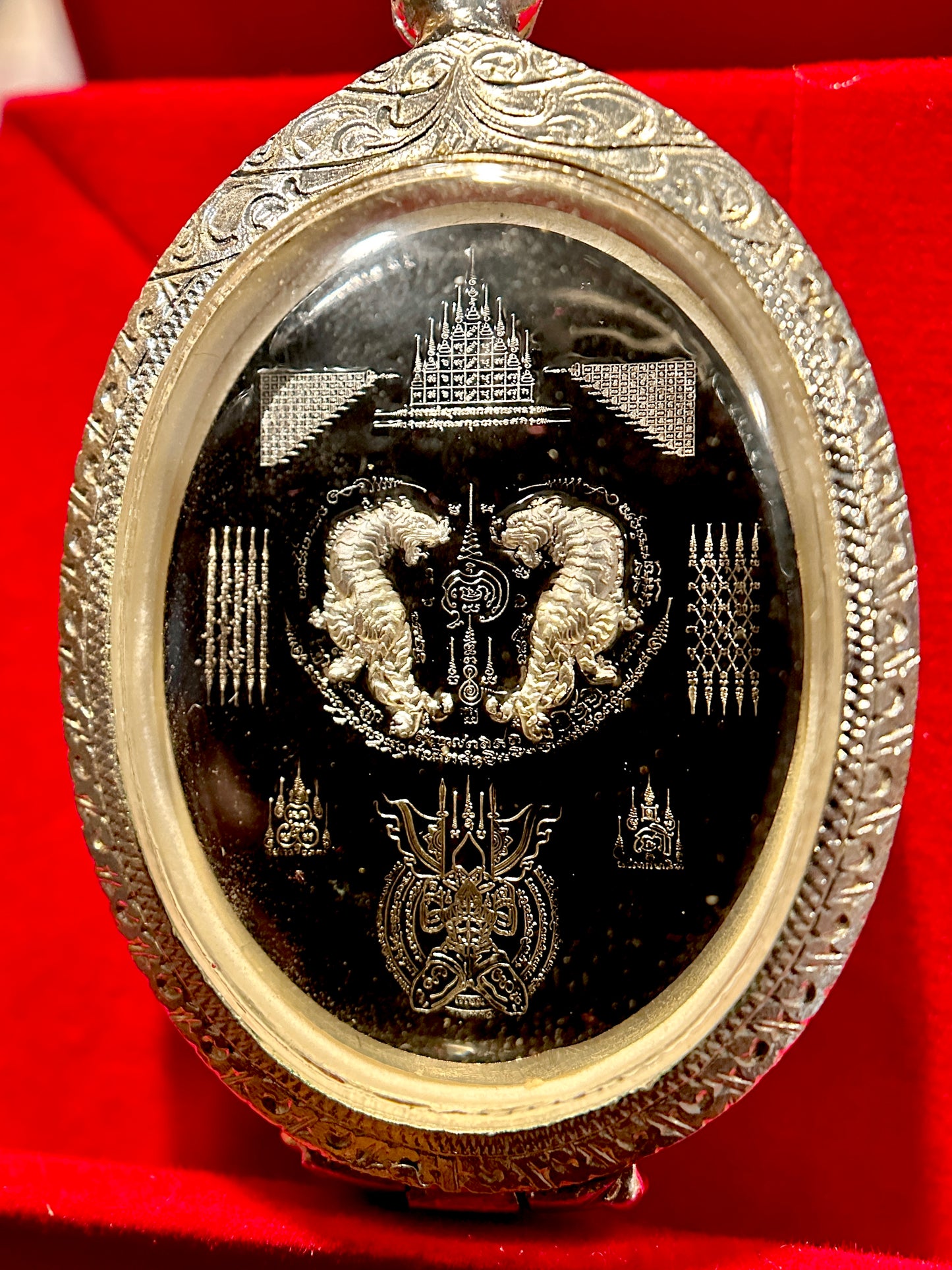 Nai Khanom Tom (Black & Silver Edition)