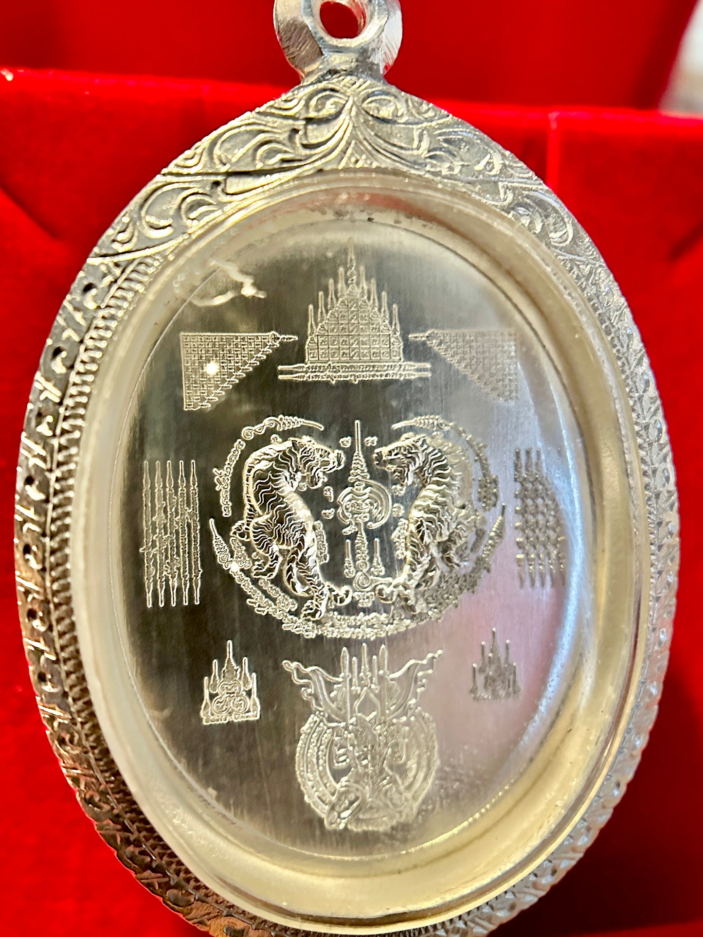 Nai Khanom Tom Signature Amulet (SILVER) – Silver Case