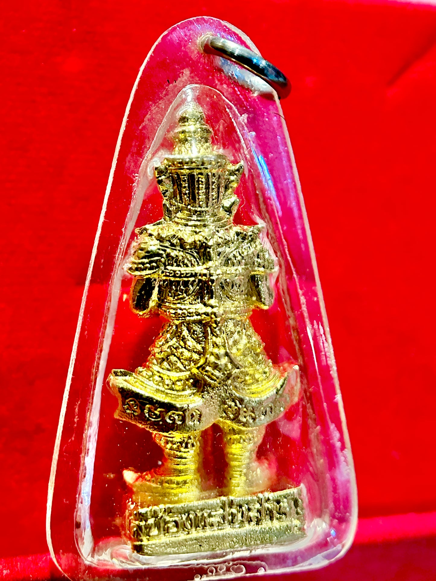 Tao Wessuwan Statue Gold