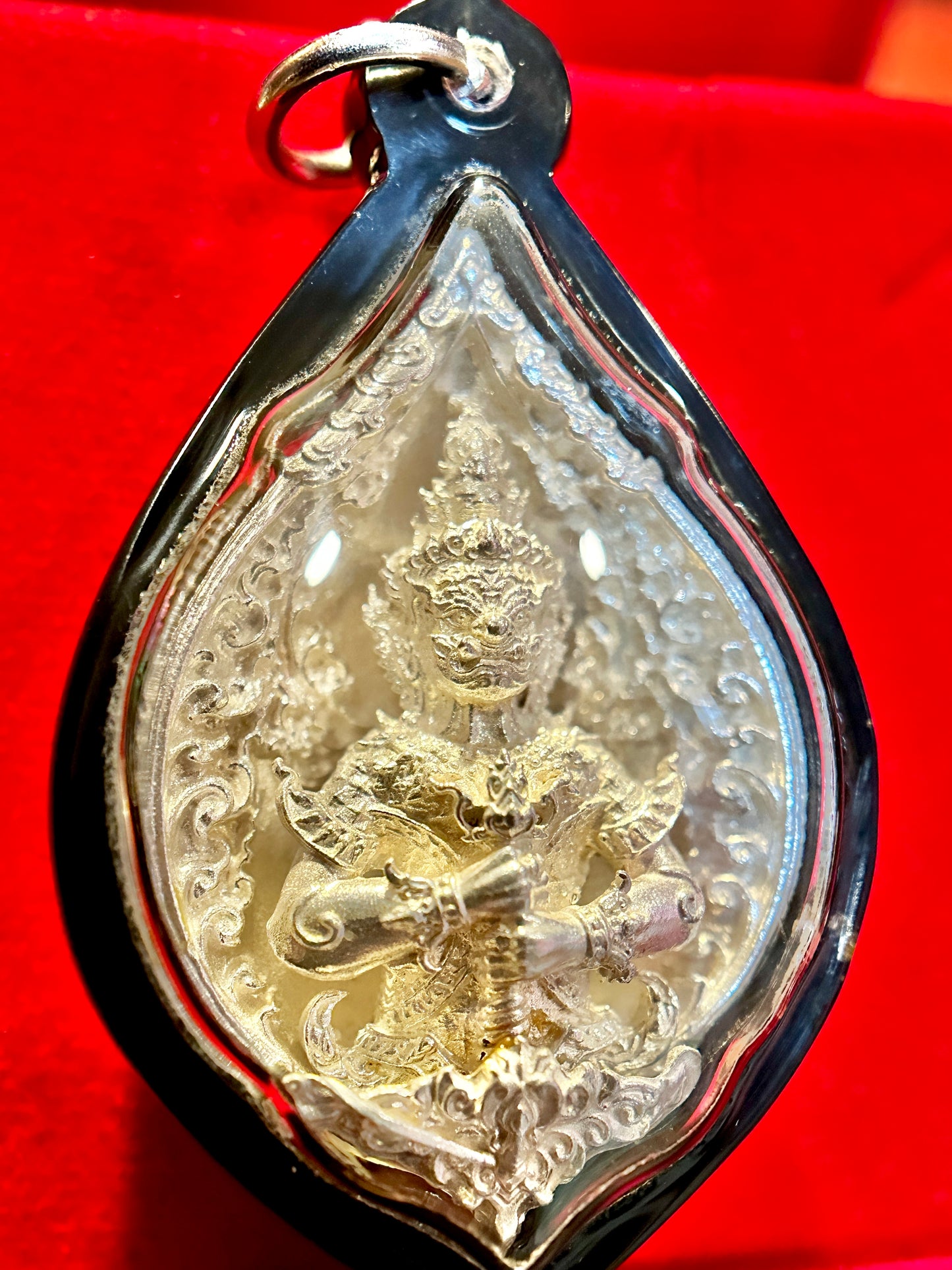 Tao Wessuwan Silver Guardian Amulet – Black Case