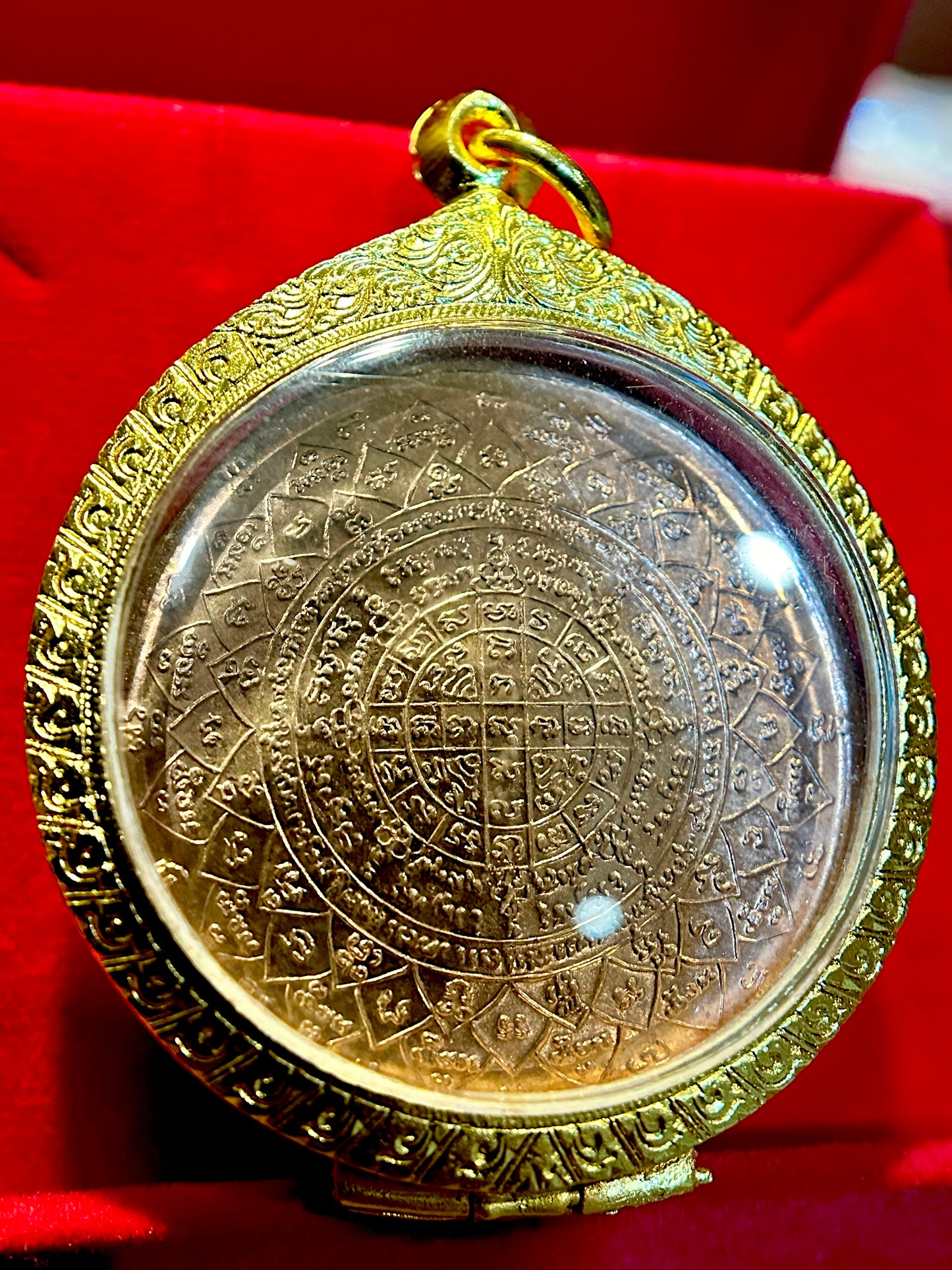 Luang Phor Mun Yantra Amulet (Red/Gold)