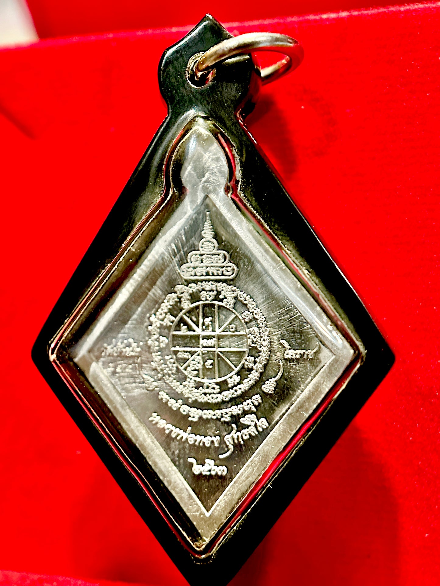 Diamond-Frame Tao Wessuwan Guardian (Gold & Silver)