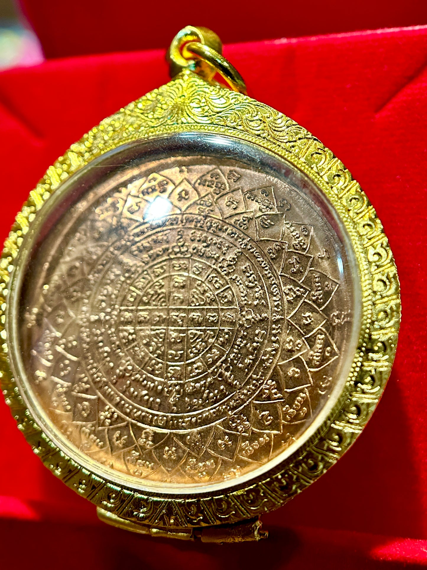 Luang Phor Mun Yantra Amulet (Red/Gold)
