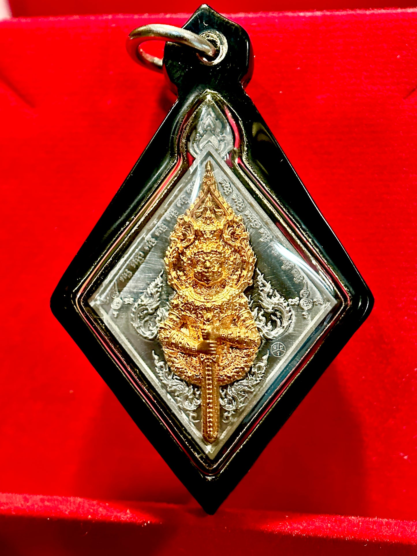 Diamond-Frame Tao Wessuwan Guardian (Gold & Silver)