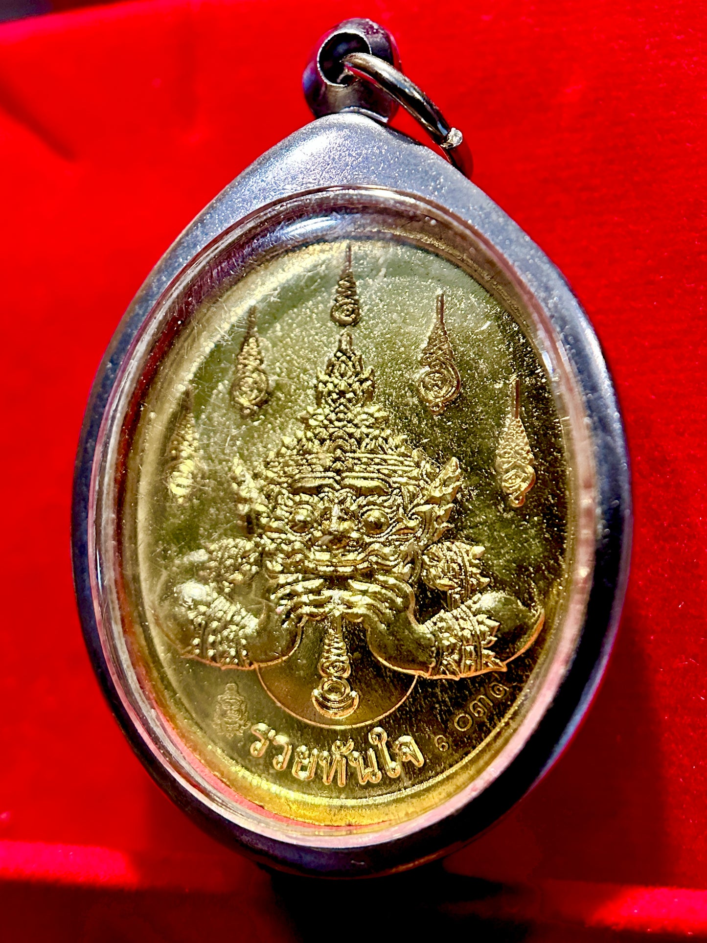 Tao Wessuwan & Rahu Radiant (Red Sunburst)