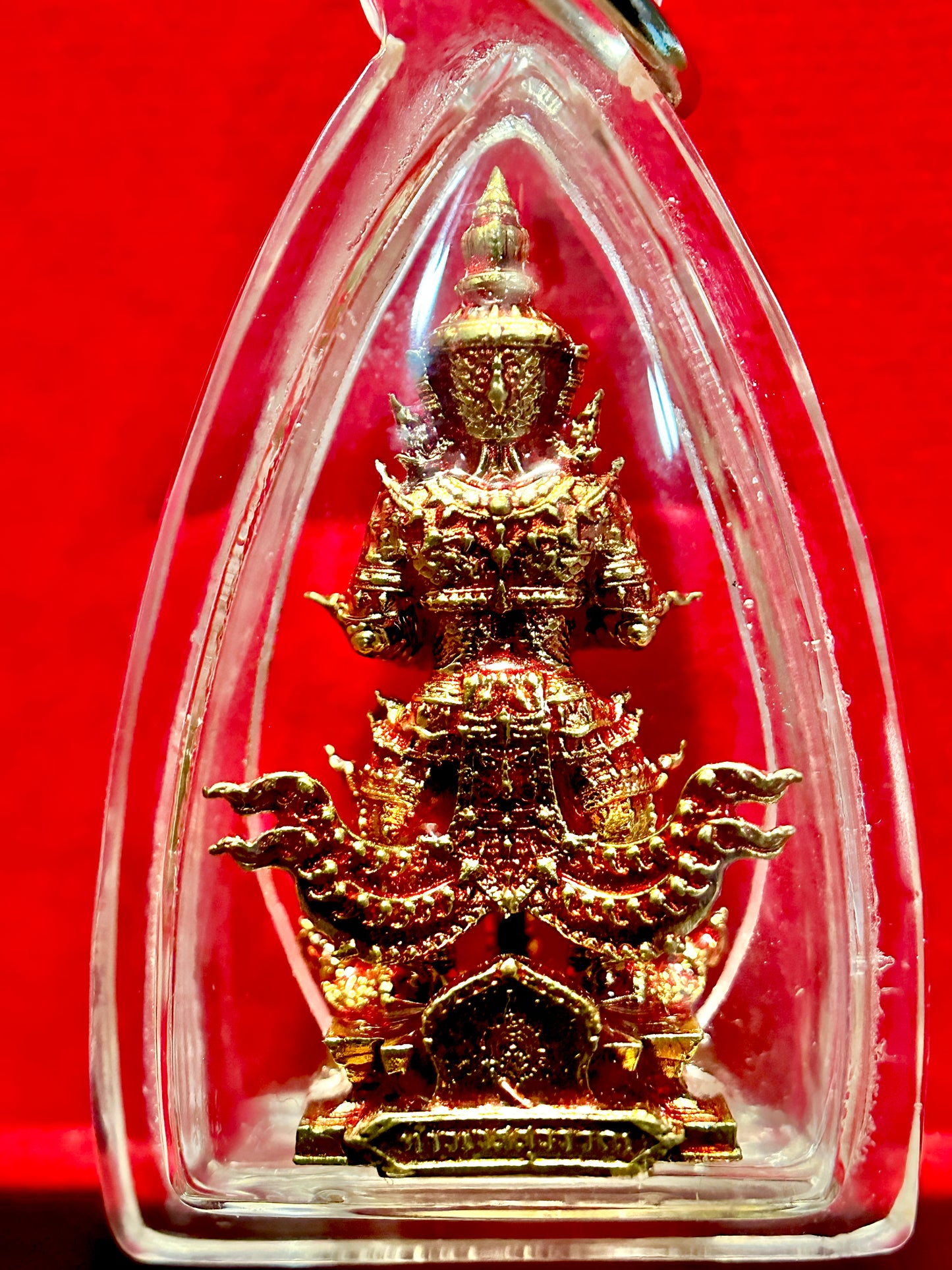 Golden Tao Wessuwan – Red Accented Guardian