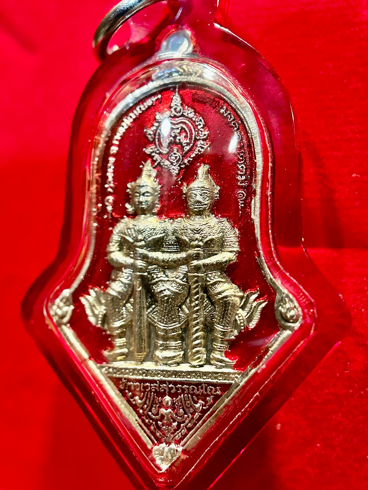 Twin Tao Wessuwan (Red/Gold)