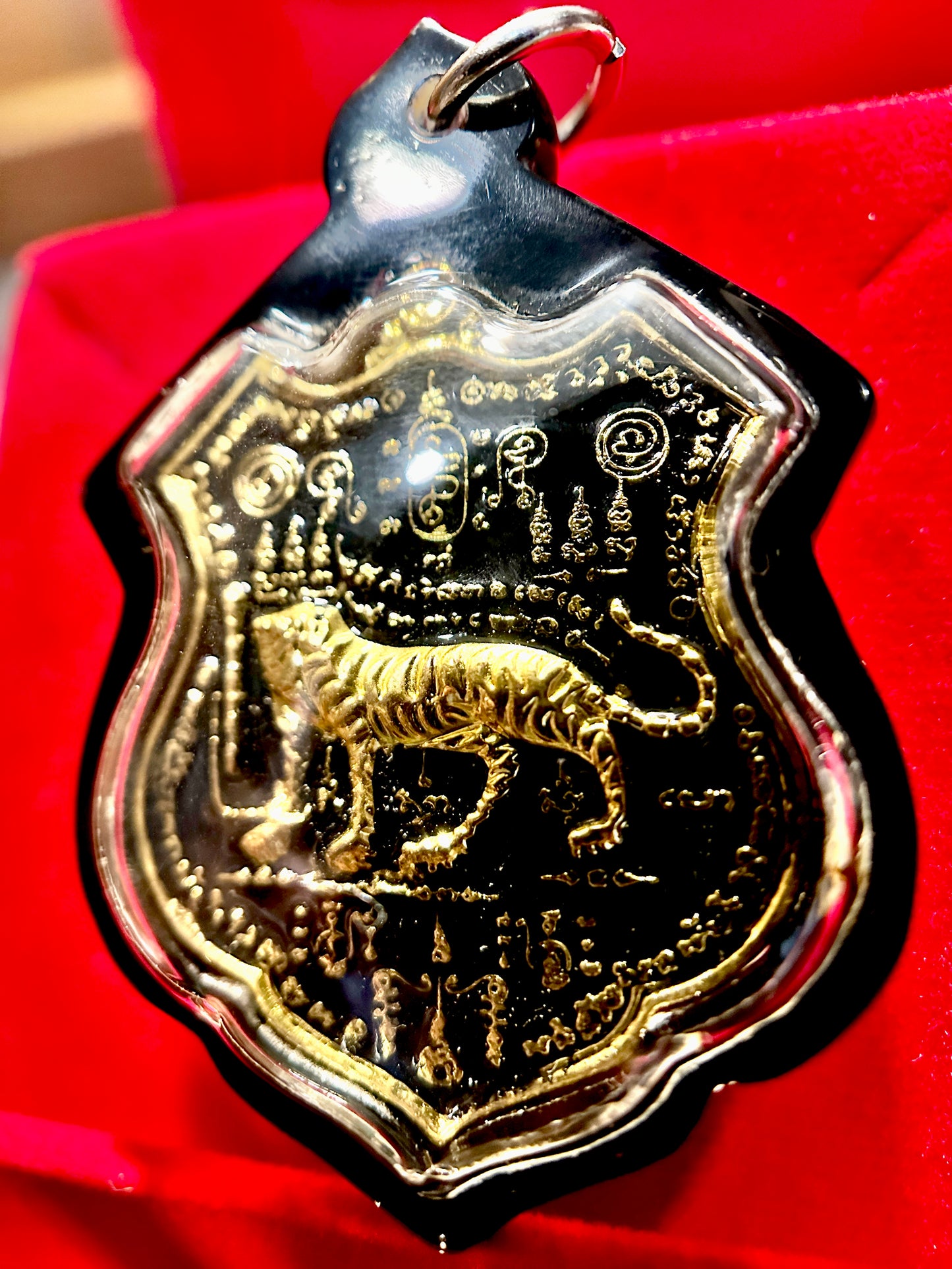 Suea Hua Khad (Black/Gold)