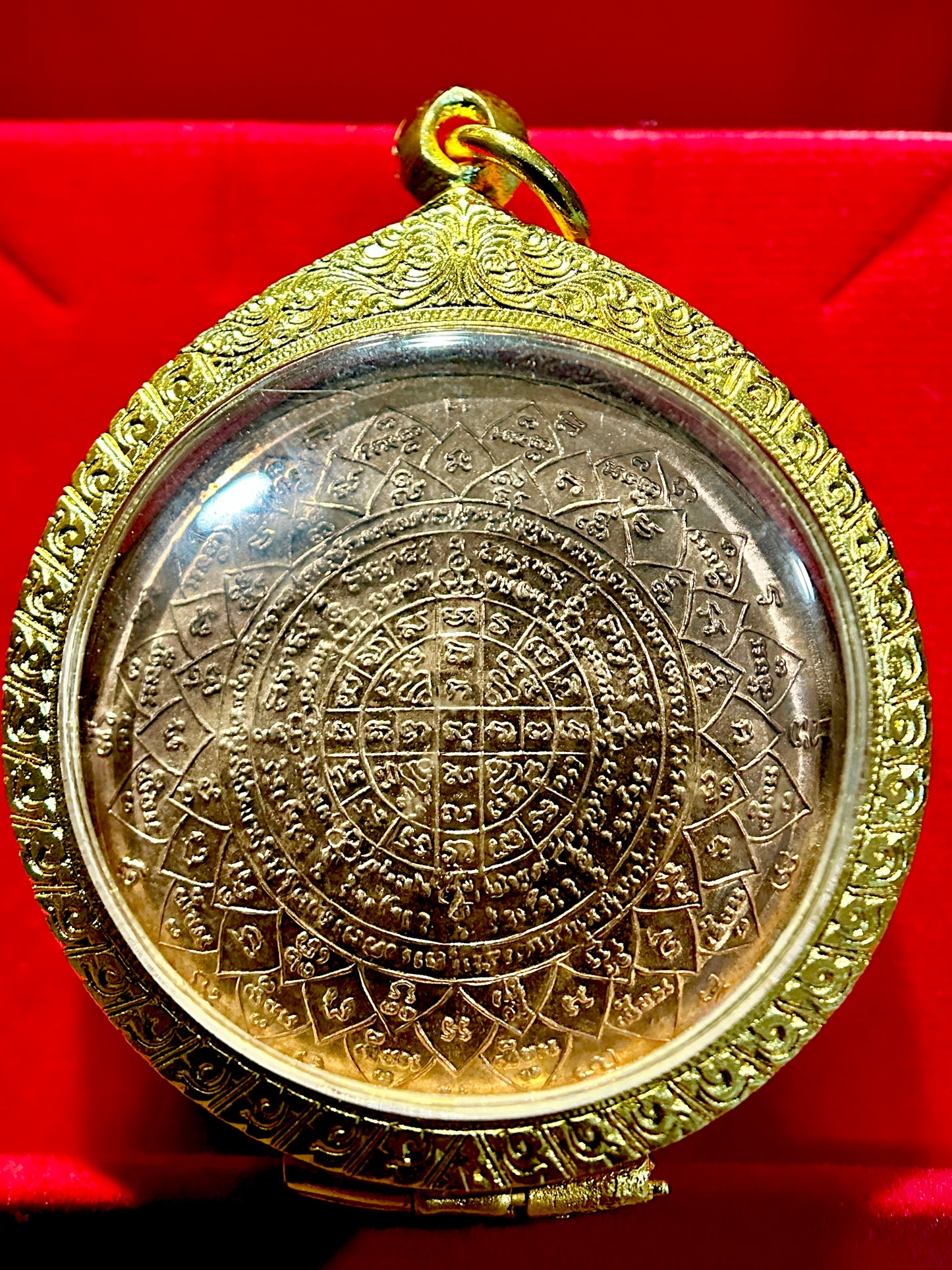 Luang Phor Mun Yantra Amulet (Red/Gold)