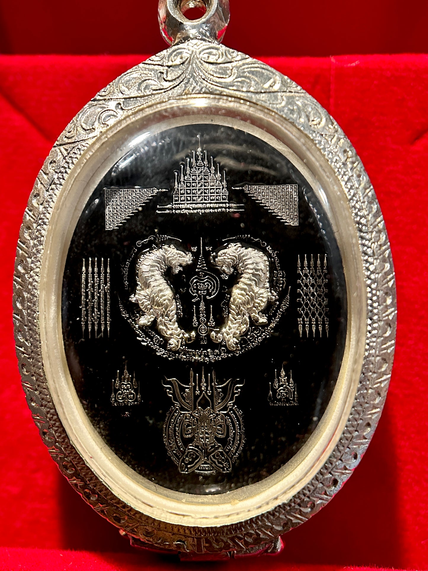 Nai Khanom Tom (Black & Silver Edition)