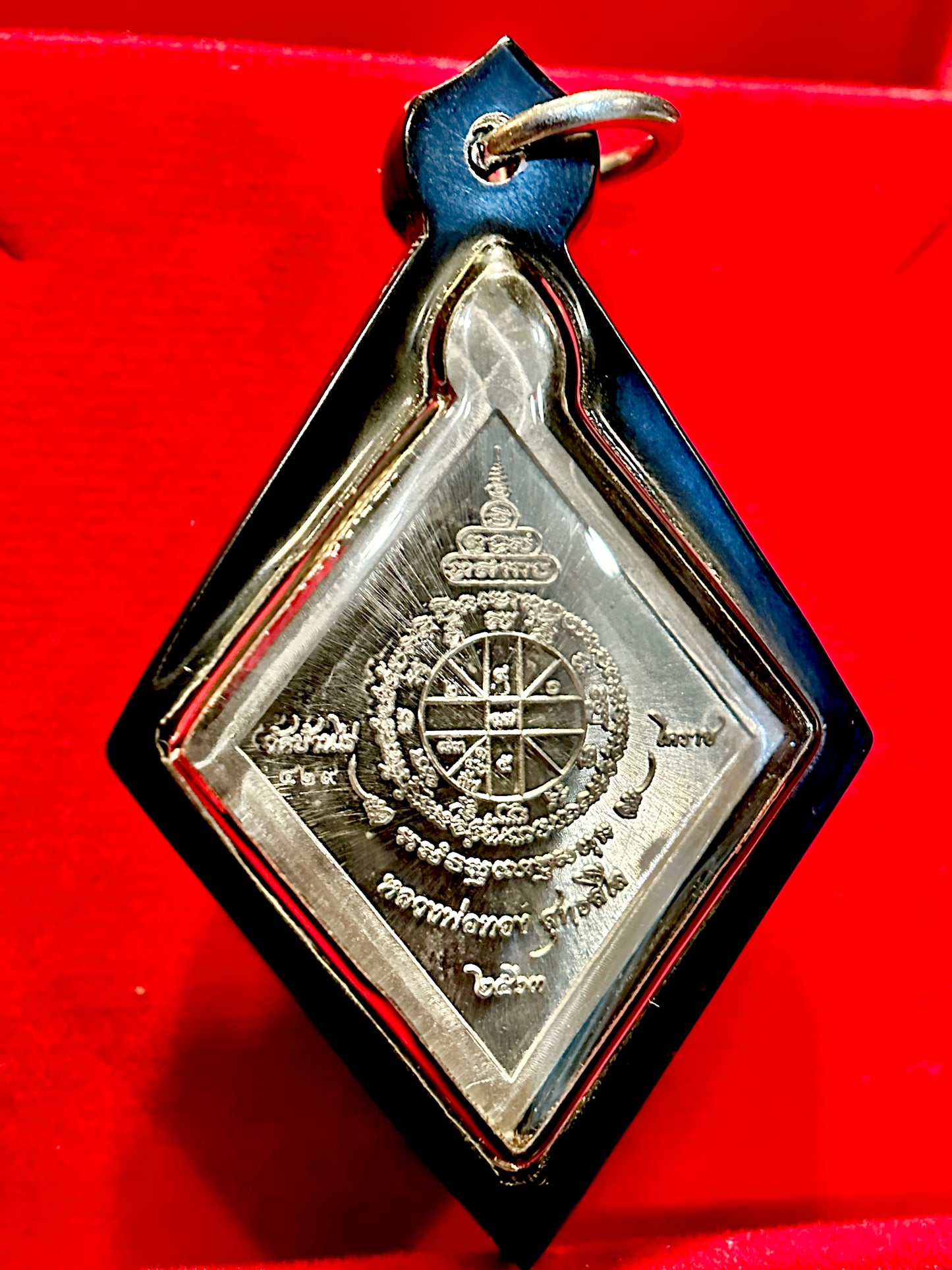 Diamond-Frame Tao Wessuwan Guardian (Gold & Silver)