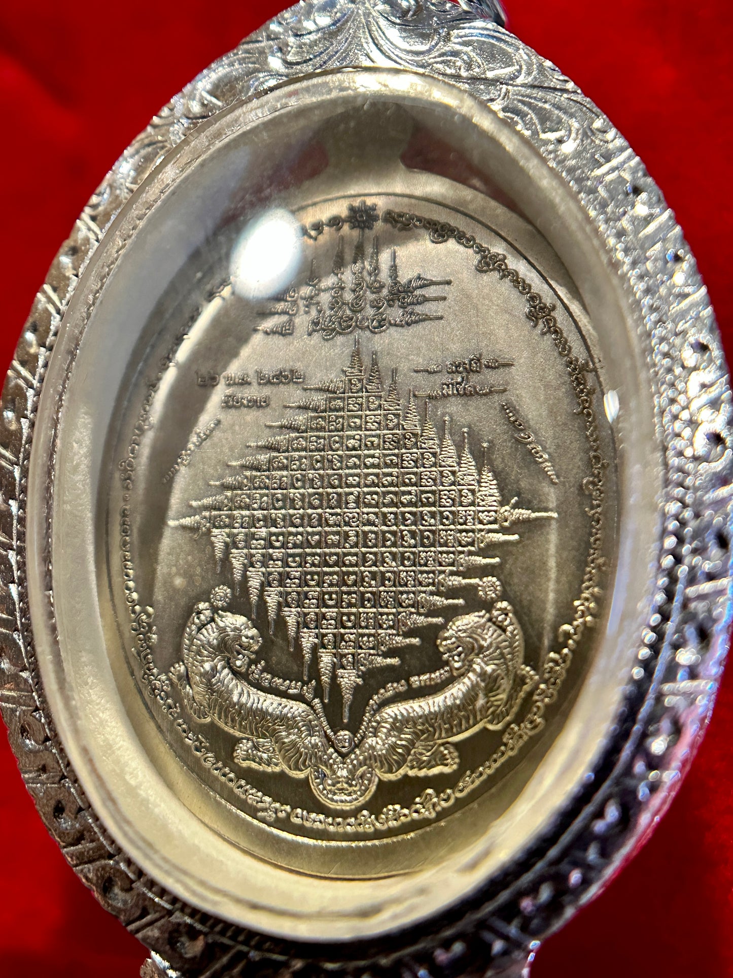 Lersi Tiger Head & Yantra Grid (Antique Silver - Silver Case)