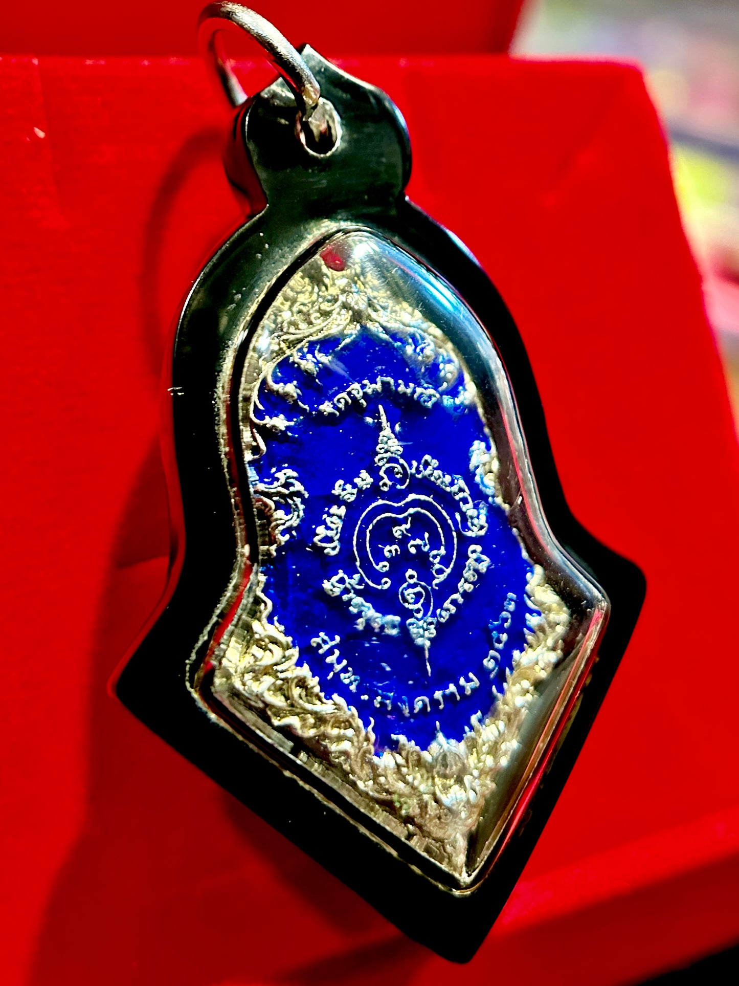 Tao Wessuwan Sapphire & Gold Power