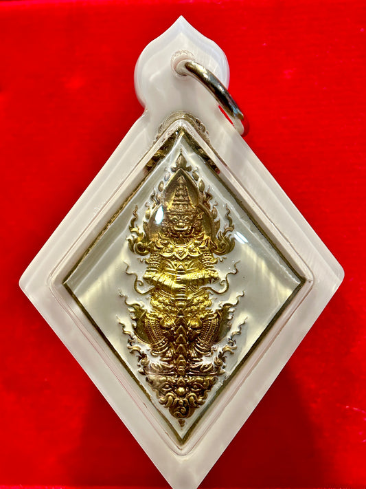 Golden Diamond Tao Wessuwan (White Edition)