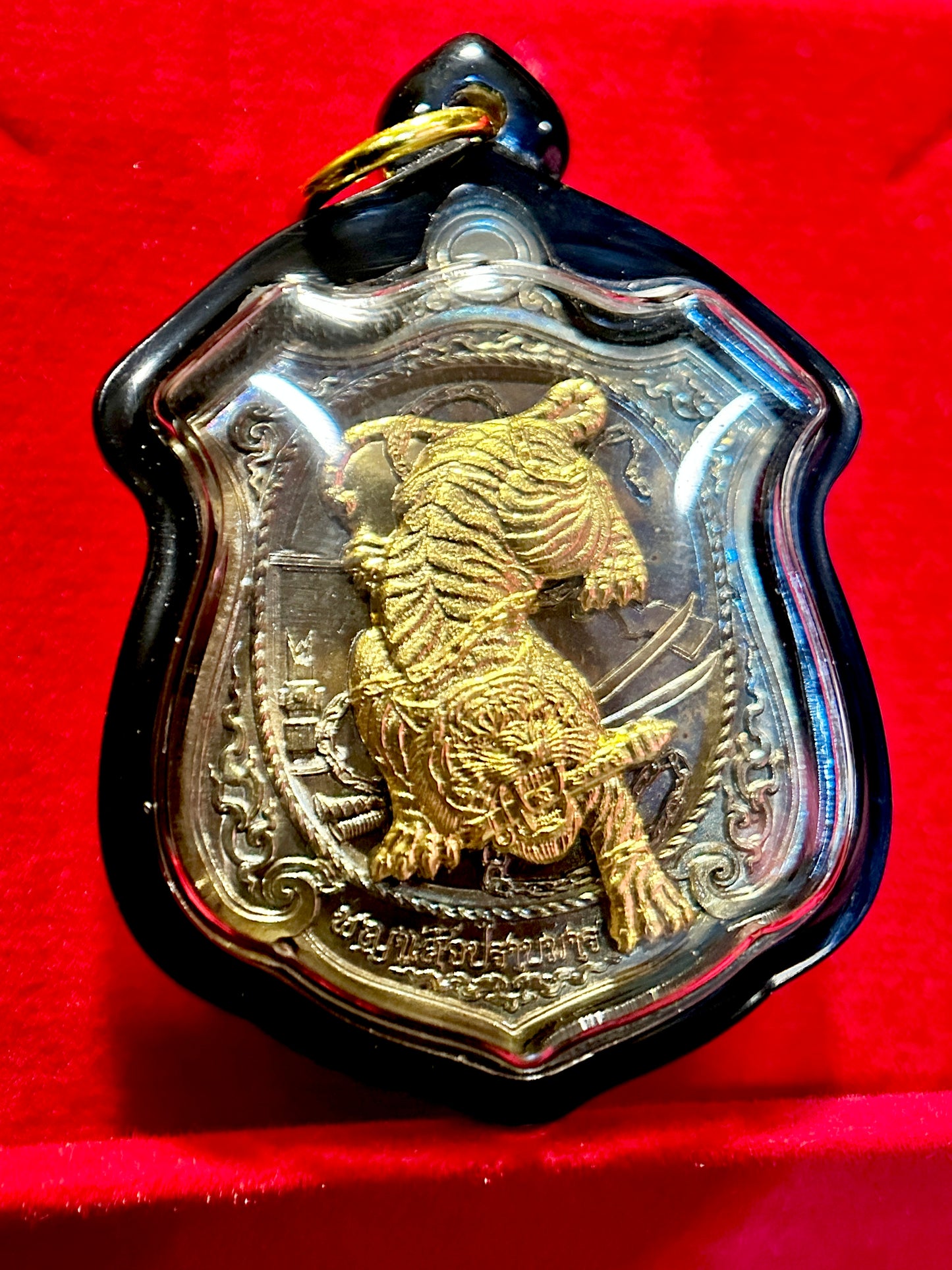 Bound Tiger Guardian Amulet (Radiant Gold Tiger Edition)