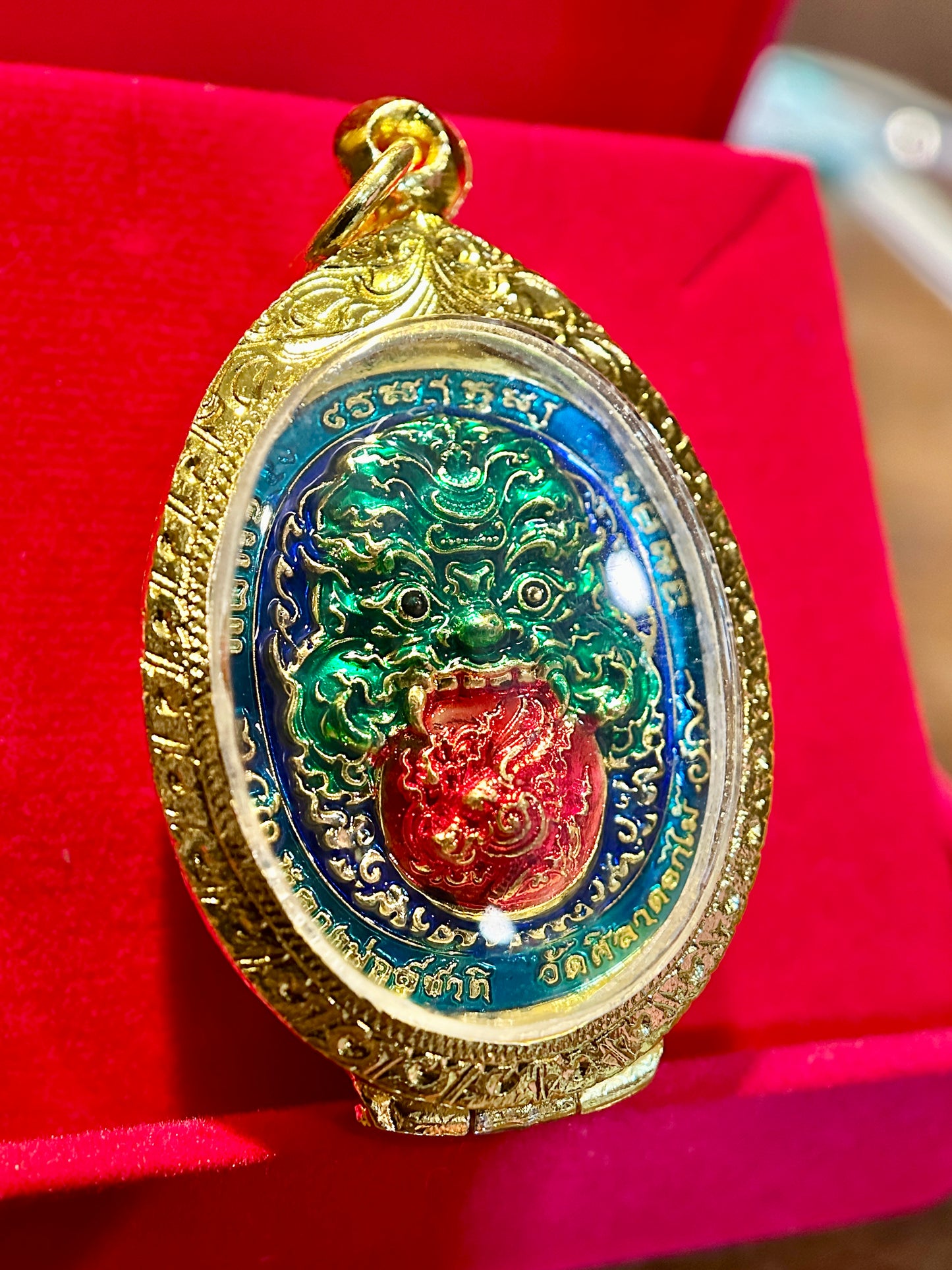 Golden Tao Wessuwan & Phra Rahu (Sapphire Flame)