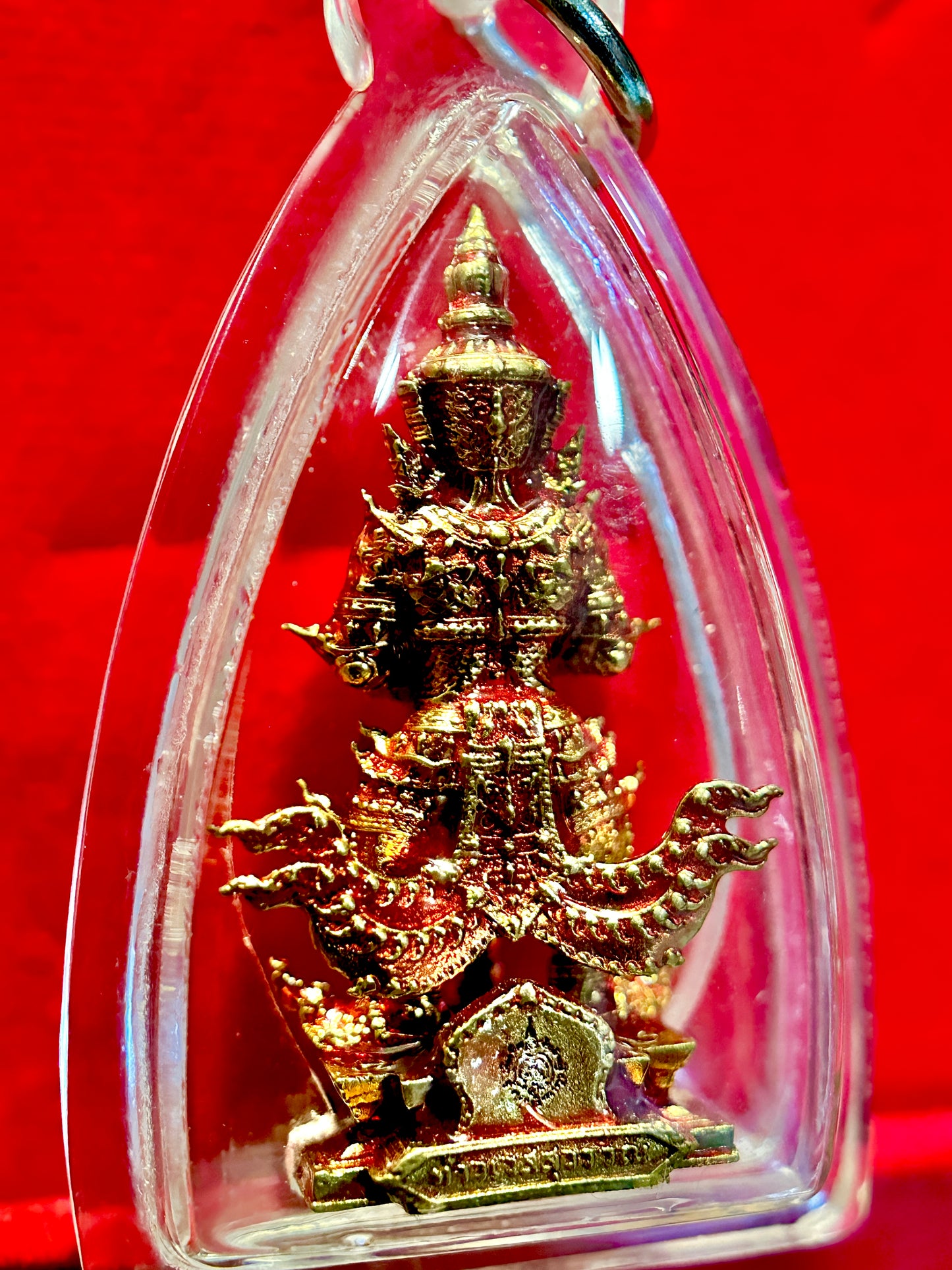 Golden Tao Wessuwan – Red Accented Guardian
