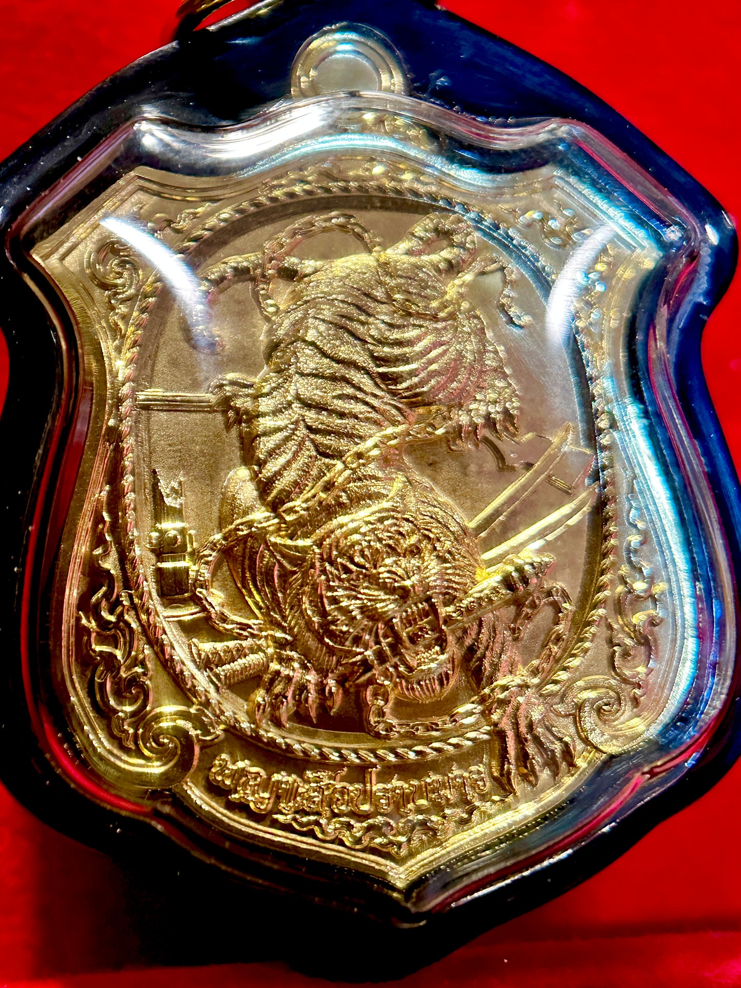 Bound Tiger Guardian Amulet - Brilliant Gold Edition (Black Case)