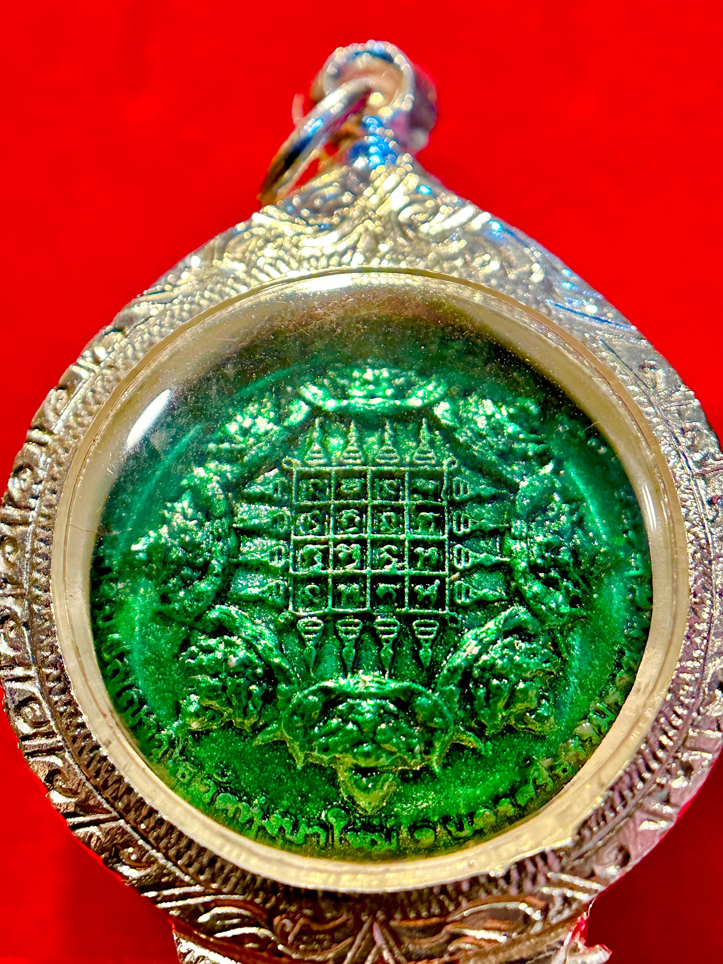 Emerald Glow Phra Pidta & Rahu