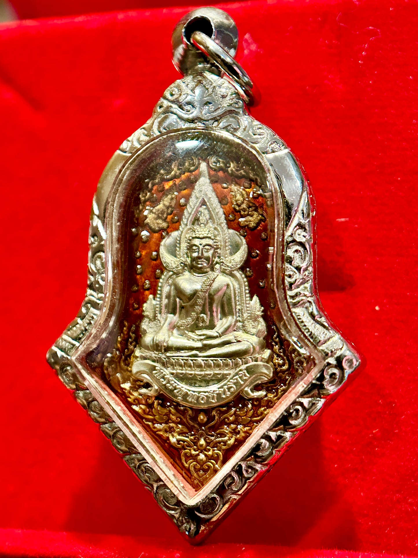 Phra Buddha Chinnaraj & Tao Wessuwan Guardian