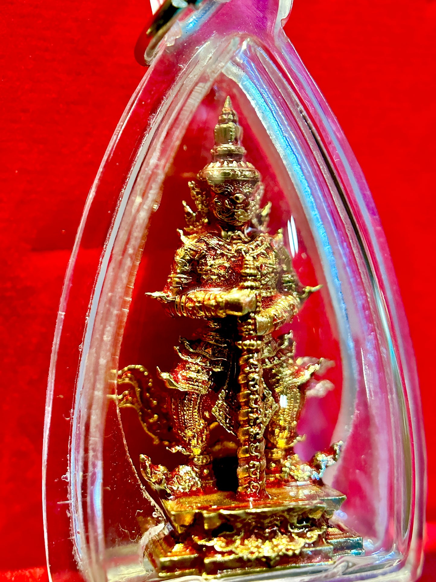 Golden Tao Wessuwan – Red Accented Guardian