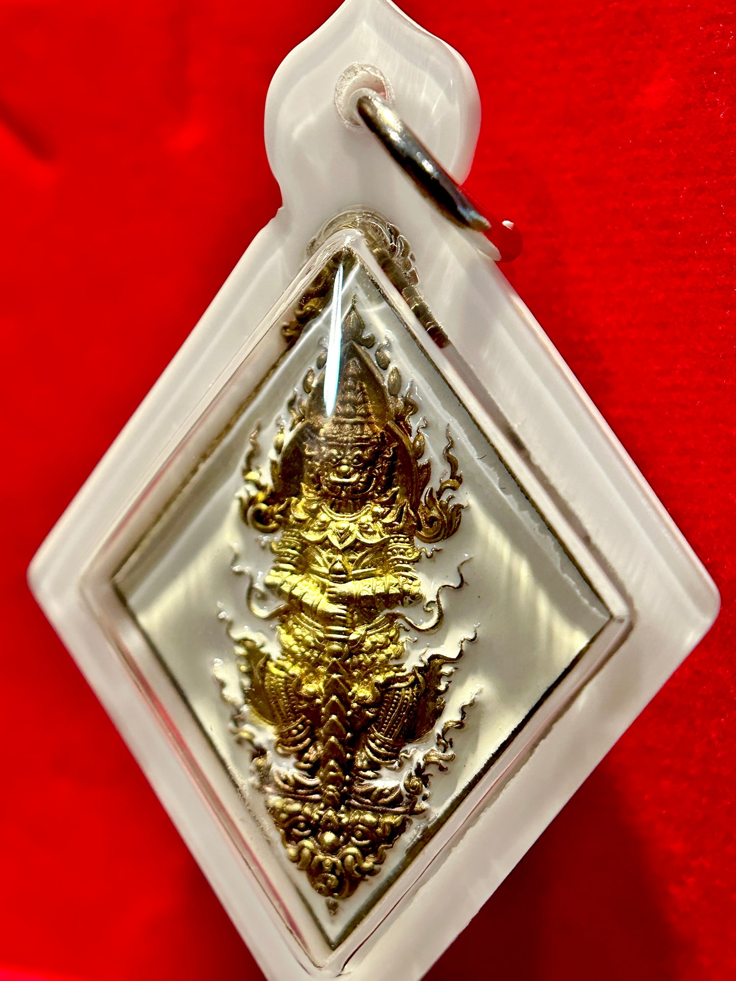 Golden Diamond Tao Wessuwan (White Edition)