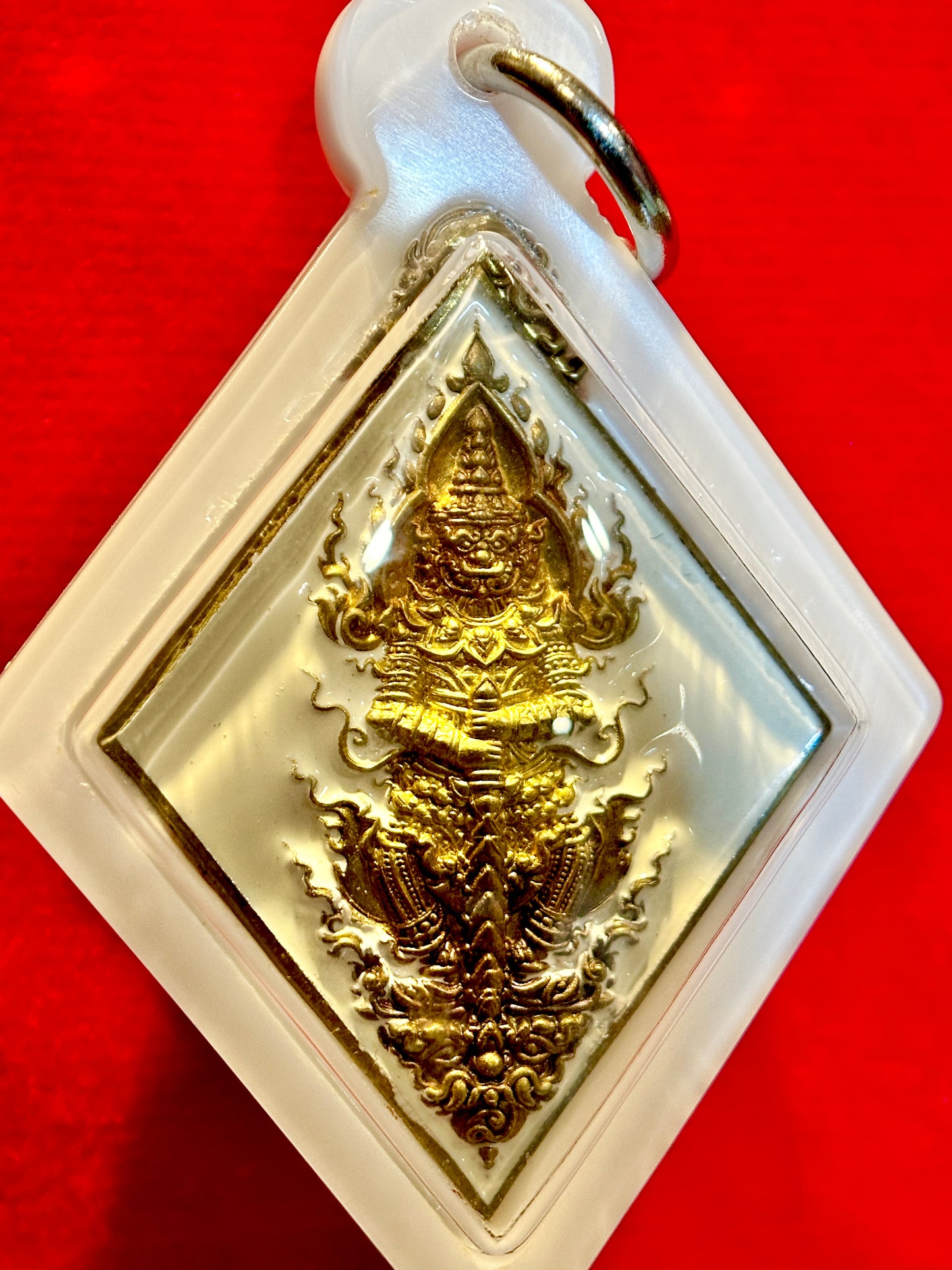 Golden Diamond Tao Wessuwan (White Edition)
