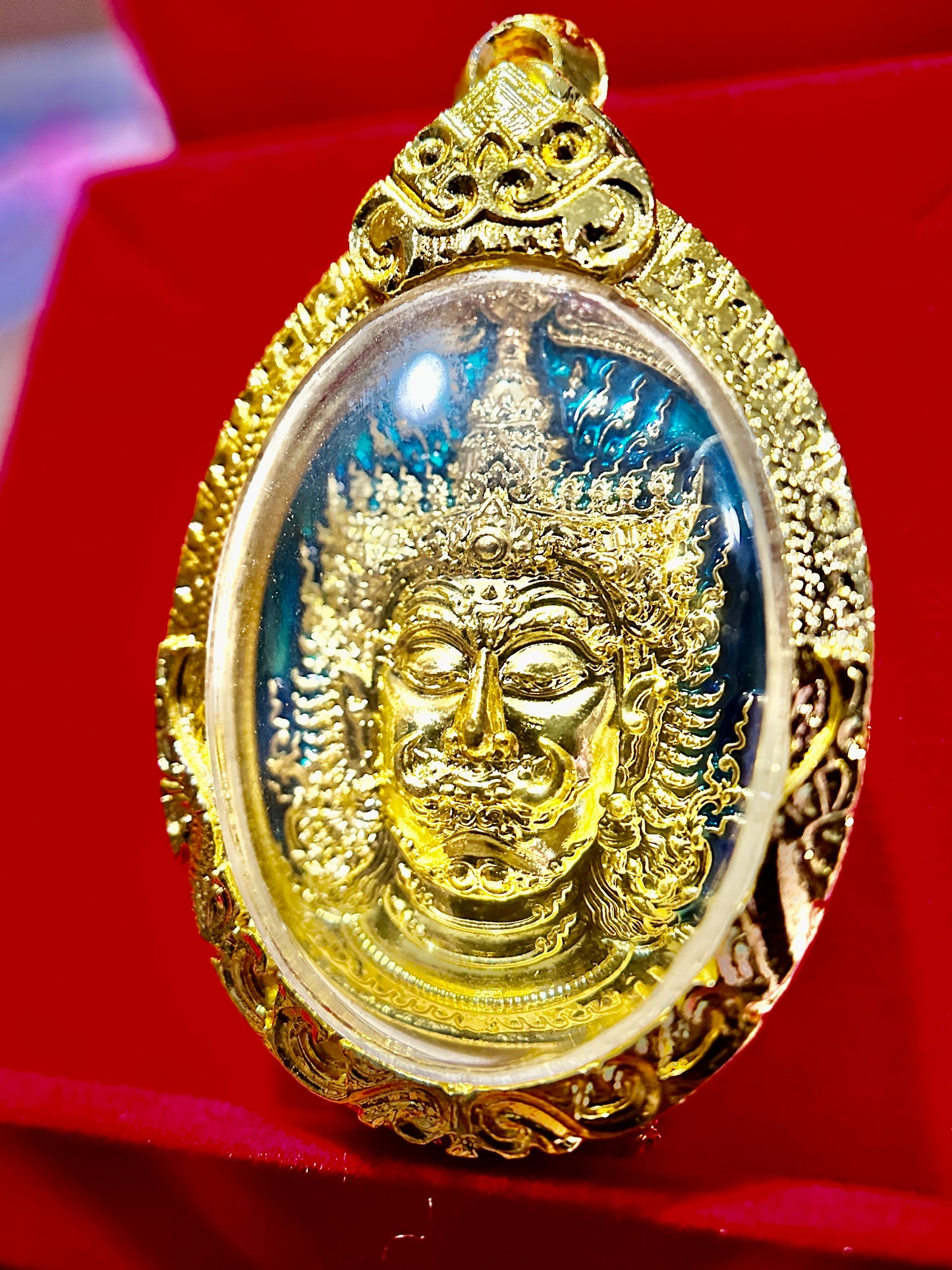 Golden Tao Wessuwan & Phra Rahu (Sapphire Flame)