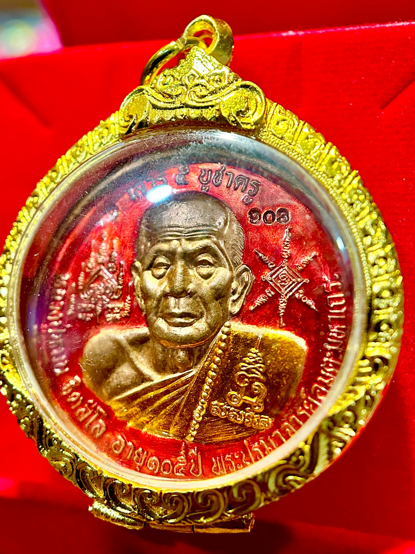 Luang Phor Mun Yantra Amulet (Red/Gold)