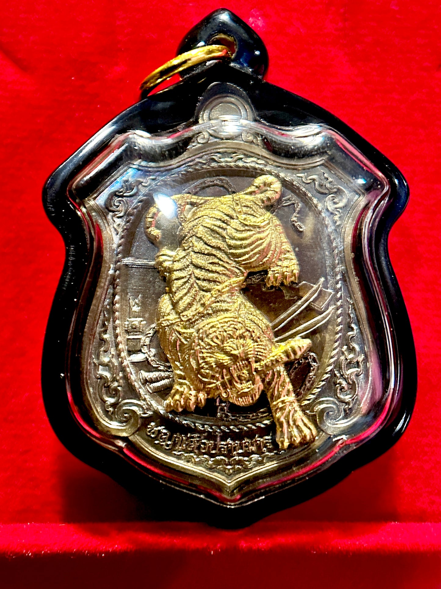Bound Tiger Guardian Amulet (Radiant Gold Tiger Edition)