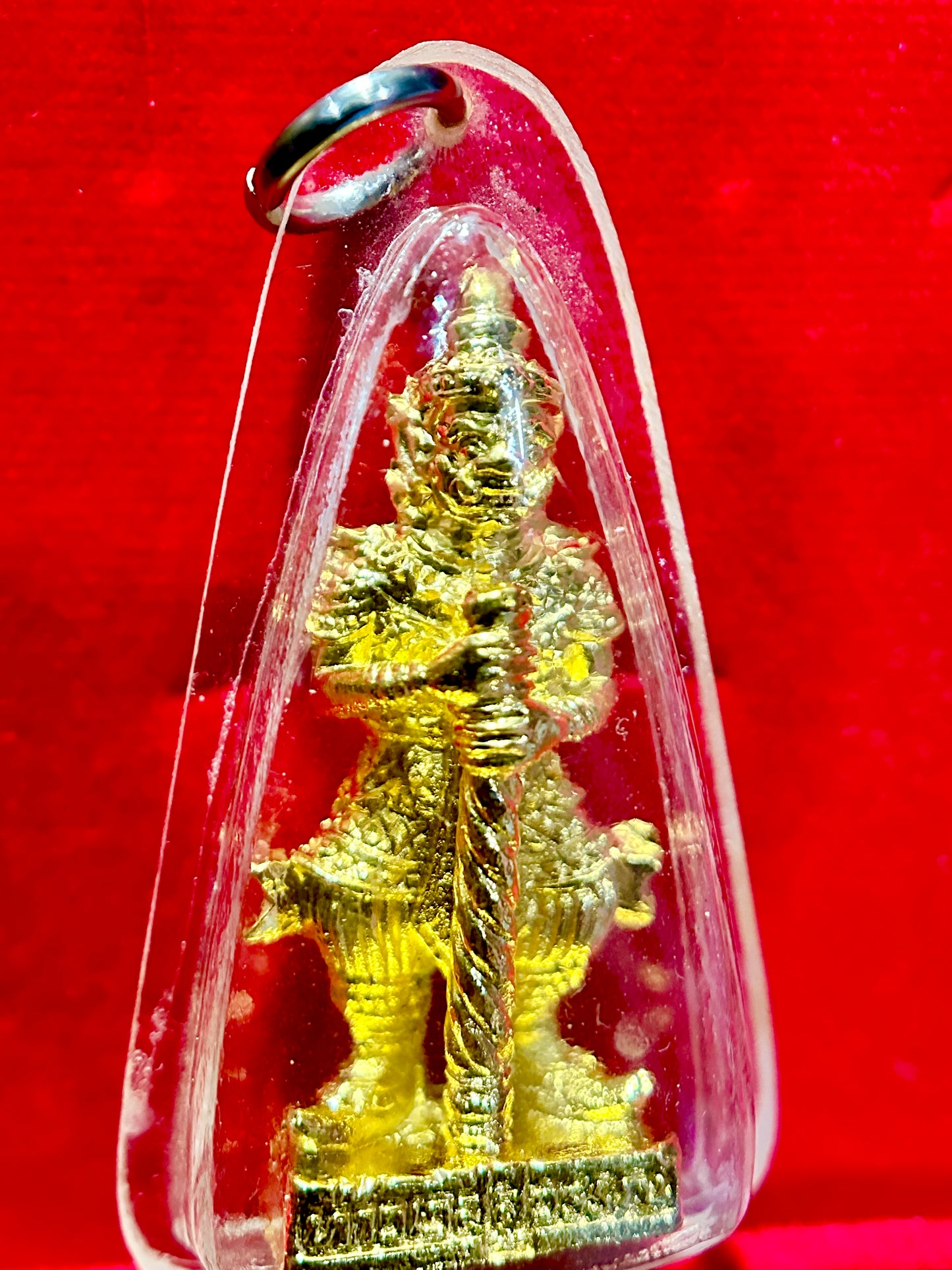 Tao Wessuwan Statue Gold