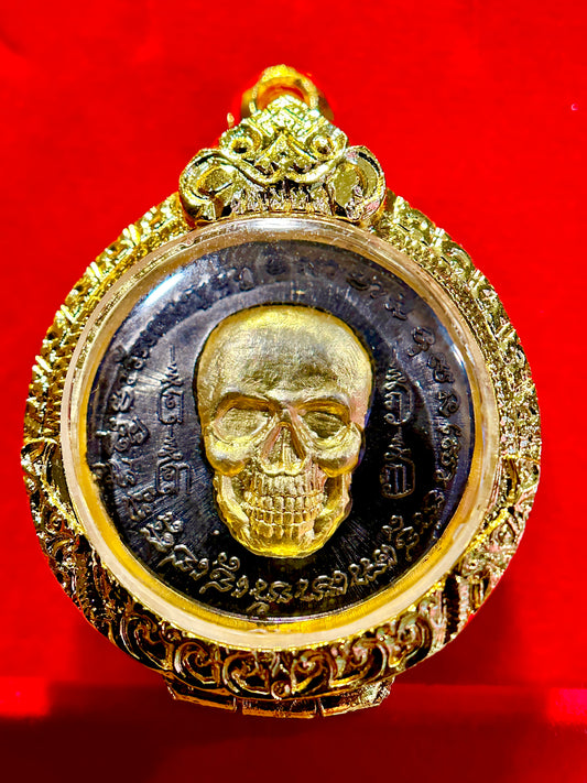 Obsidian Skull of Impermanence (Gold Accents)