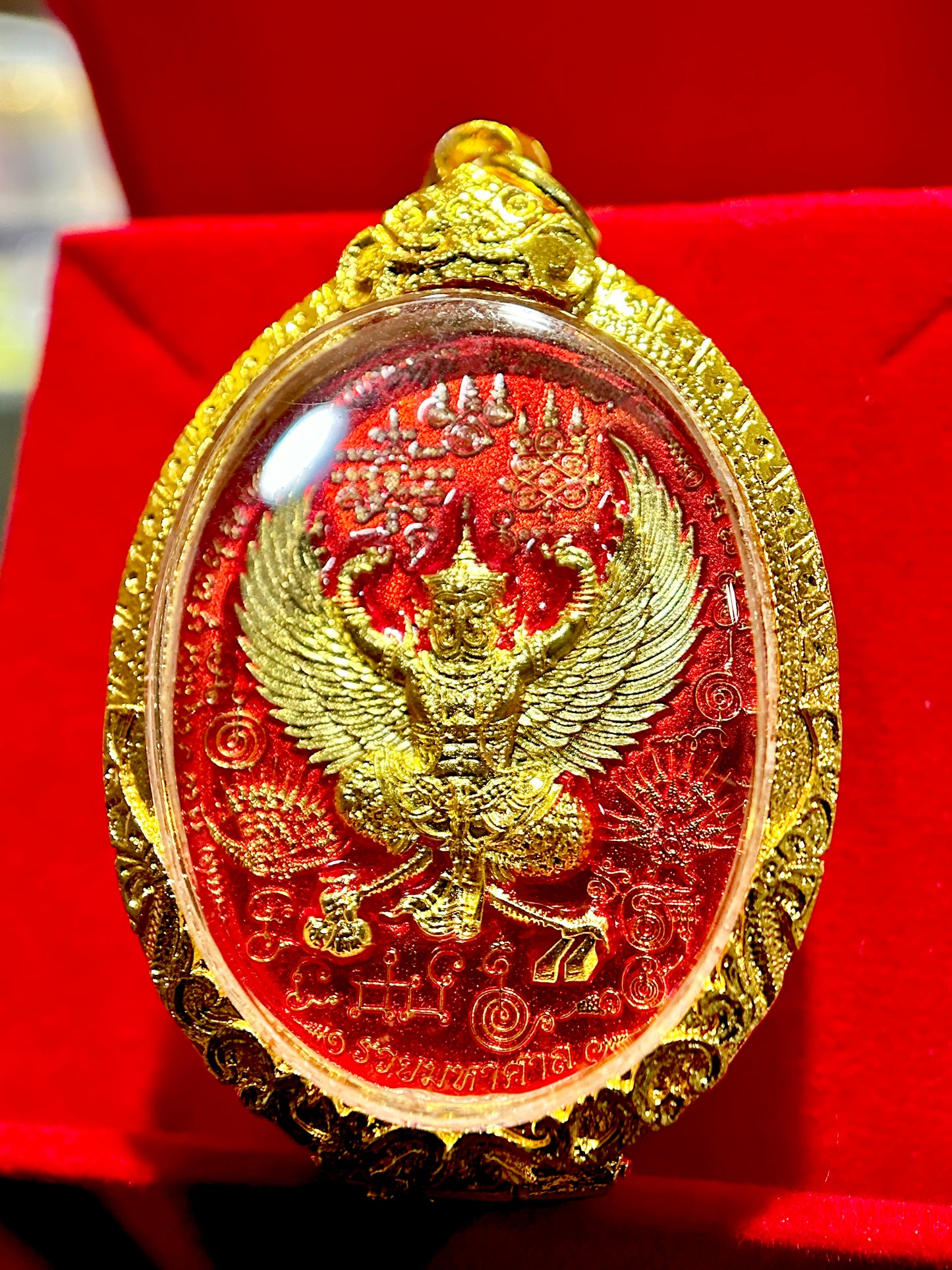 Garuda & Tao Wessuwan (Red/Gold) - Gold Case