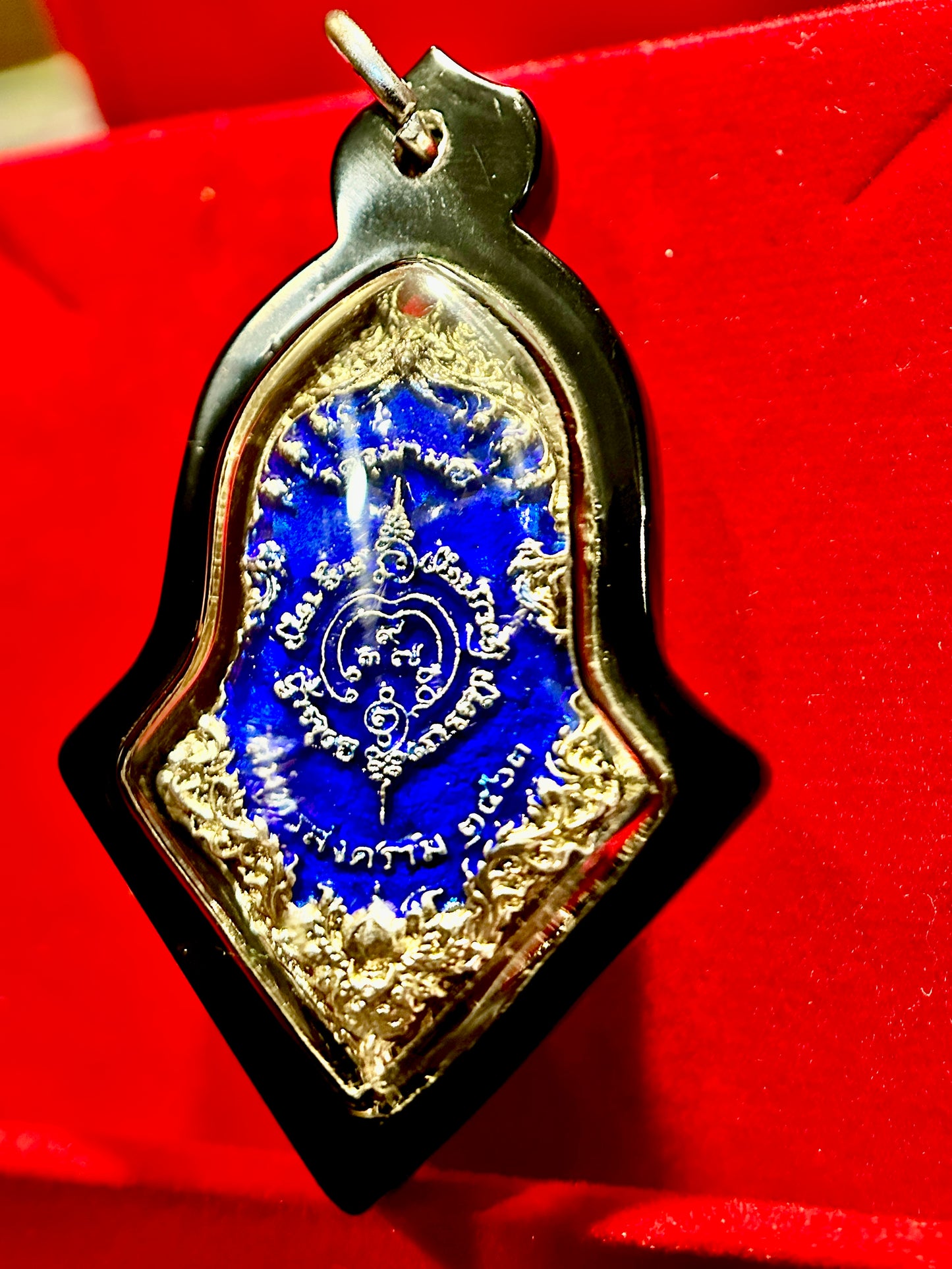 Tao Wessuwan Sapphire & Gold Power