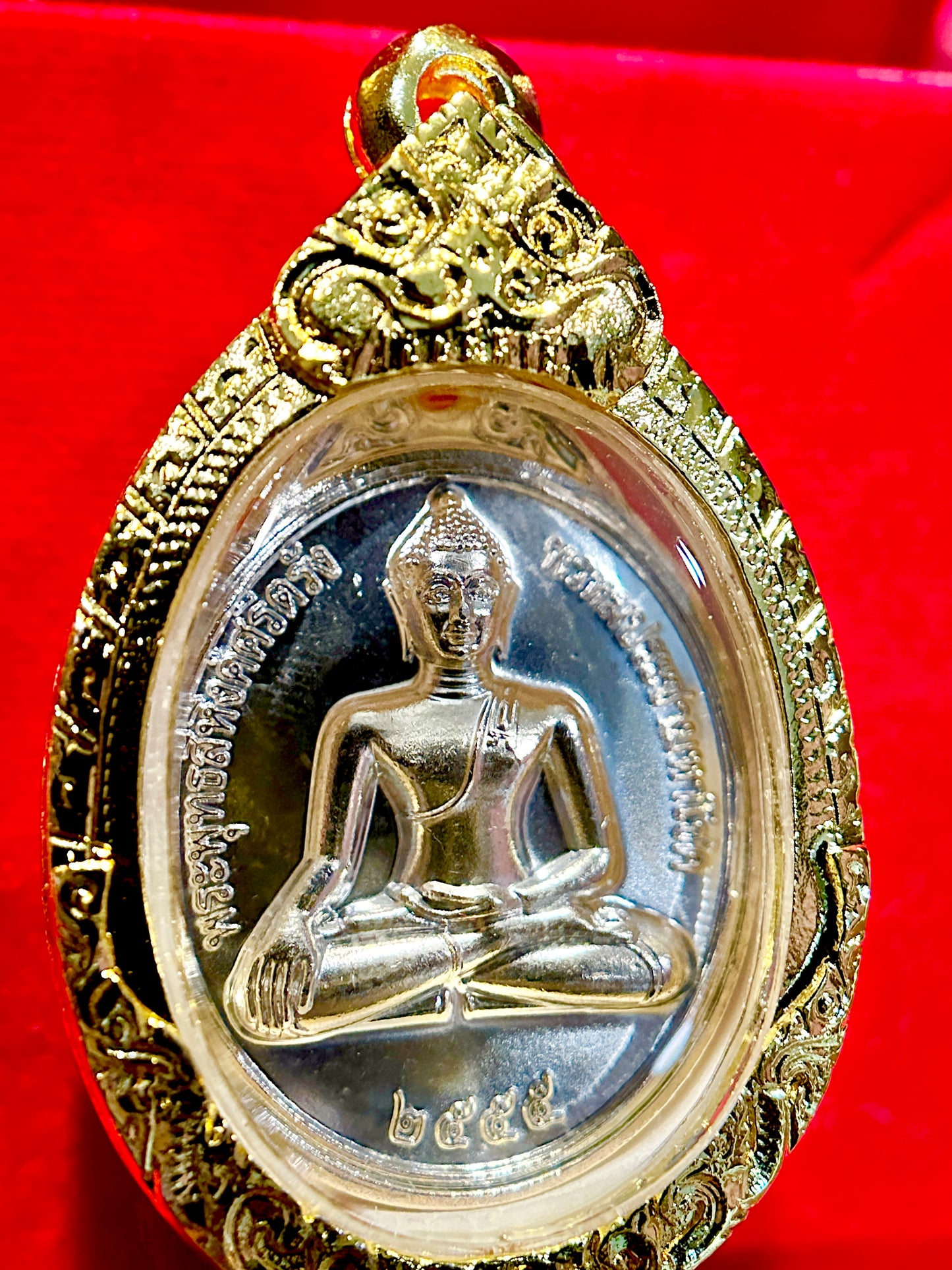 Phra Buddha Enlightenment Amulet