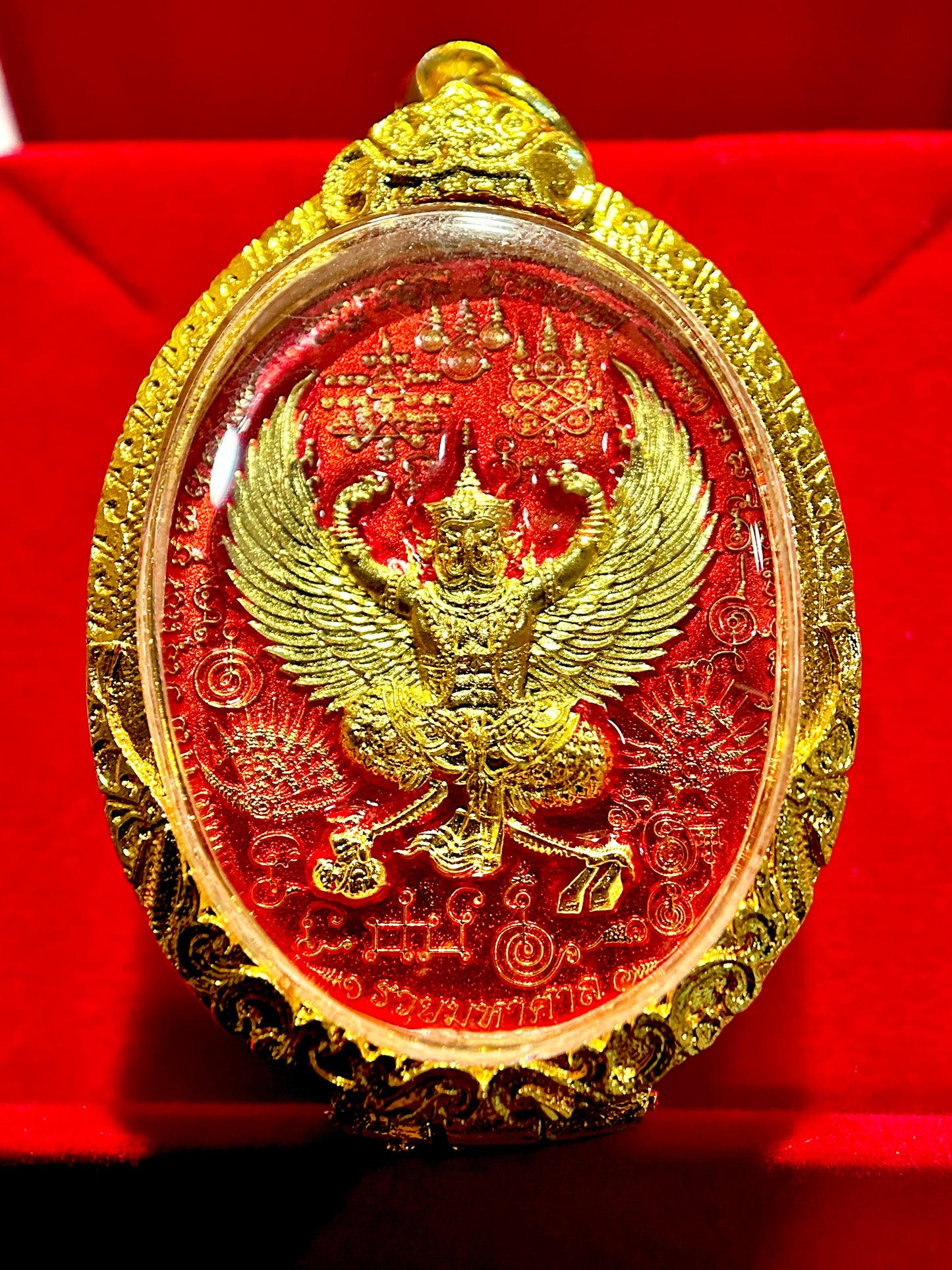 Garuda & Tao Wessuwan (Red/Gold) - Gold Case
